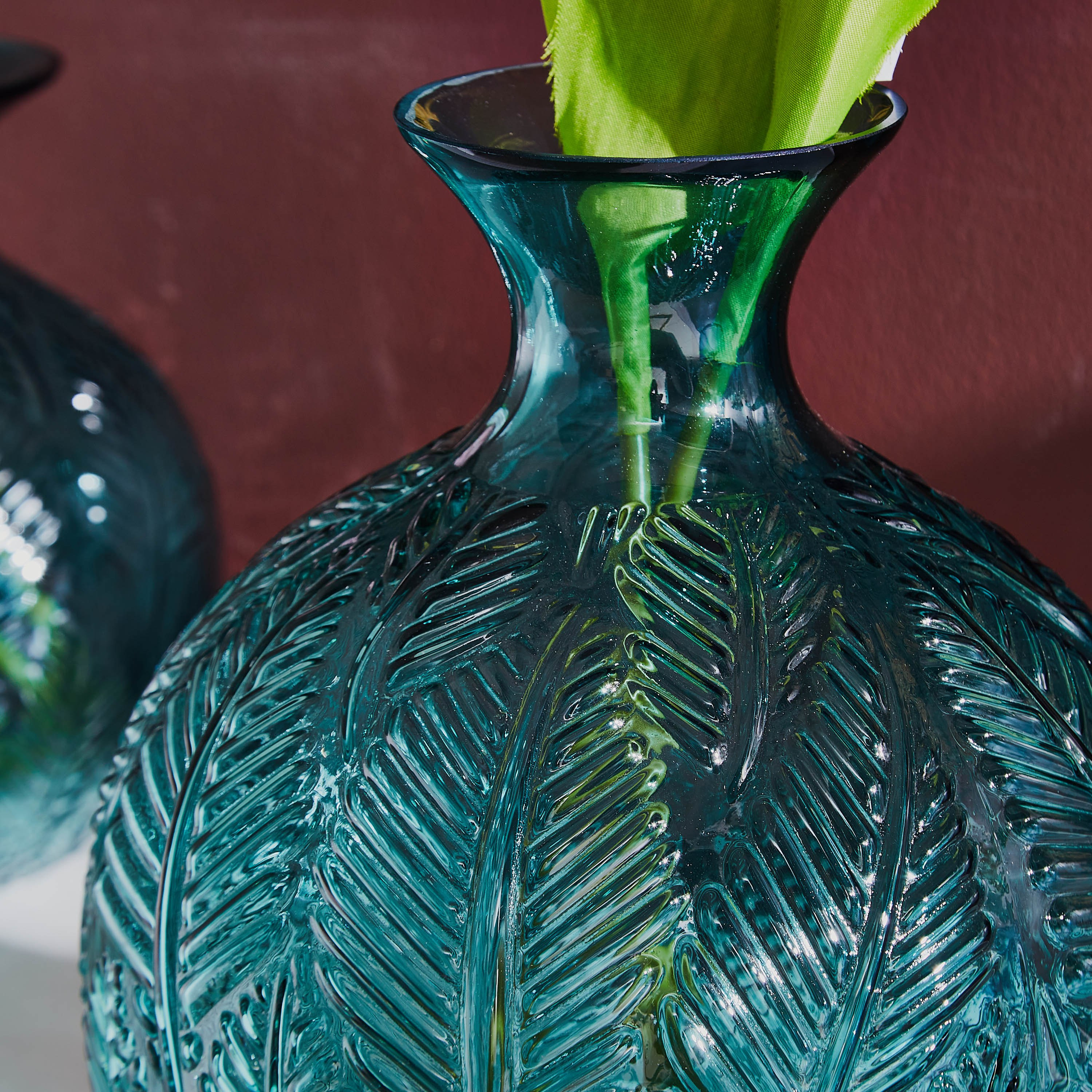 مزهرية كبيرة ماتاكا زجاجية بأوراق شجر بارزة الملمس من ريو - 22x26 سم-hbxbedroom-decorandaccessories-vases-image-2
