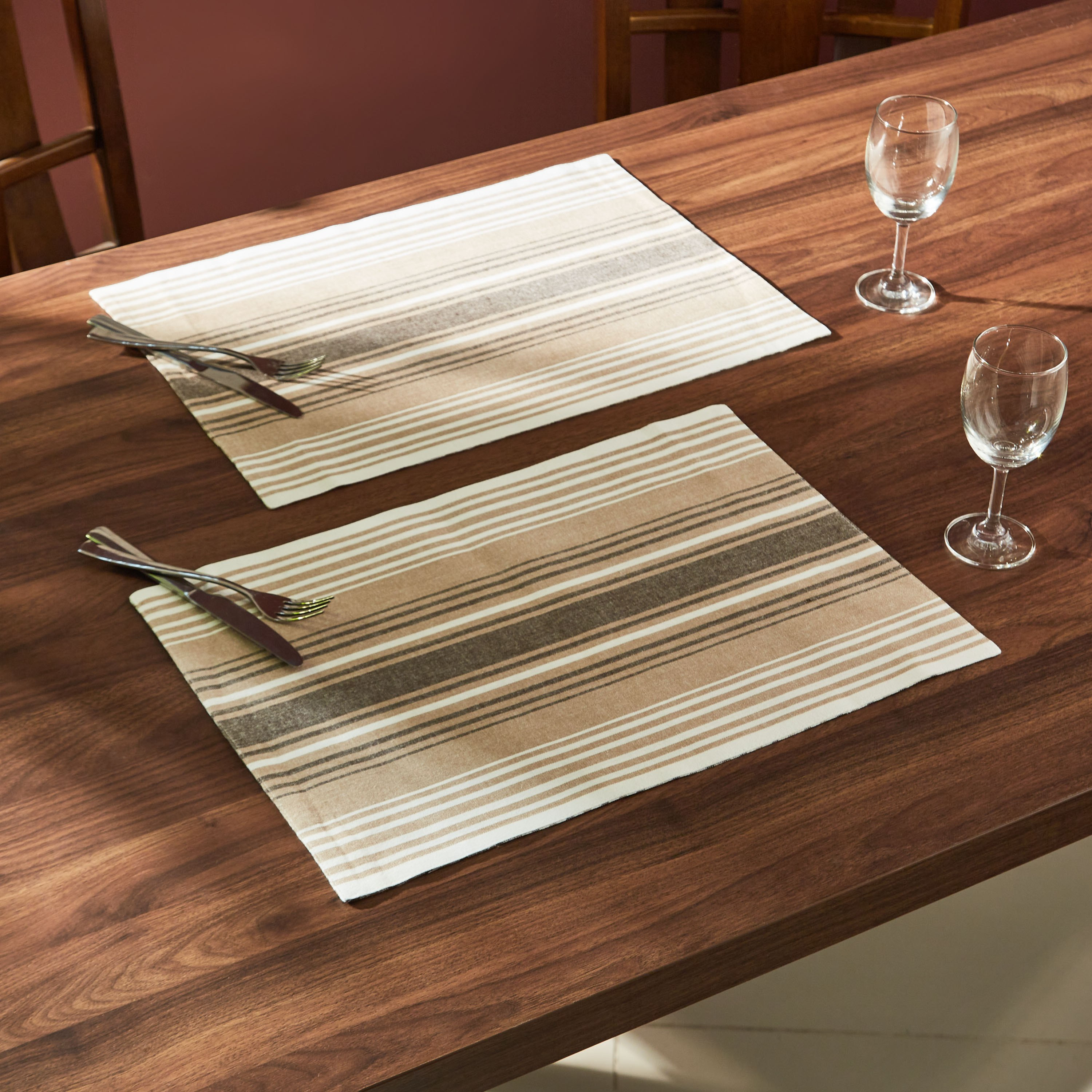 لبادة صحون قابلة للعكس من القطن المصبوغ من هارلي - 2-hbxdecorandfurnishings-homefurnishings-tablelinens-image-1