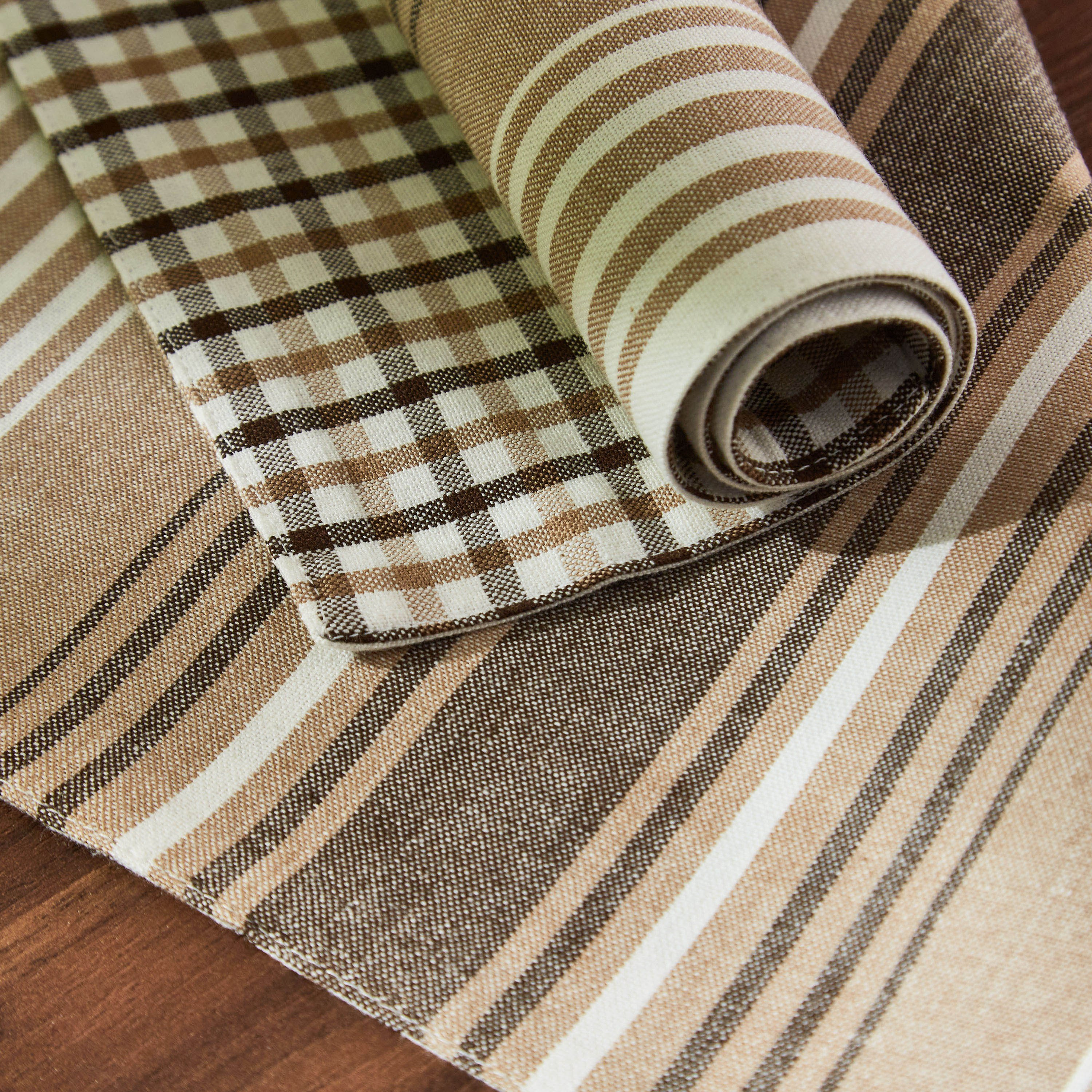لبادة صحون قابلة للعكس من القطن المصبوغ من هارلي - 2-hbxdecorandfurnishings-homefurnishings-tablelinens-image-4