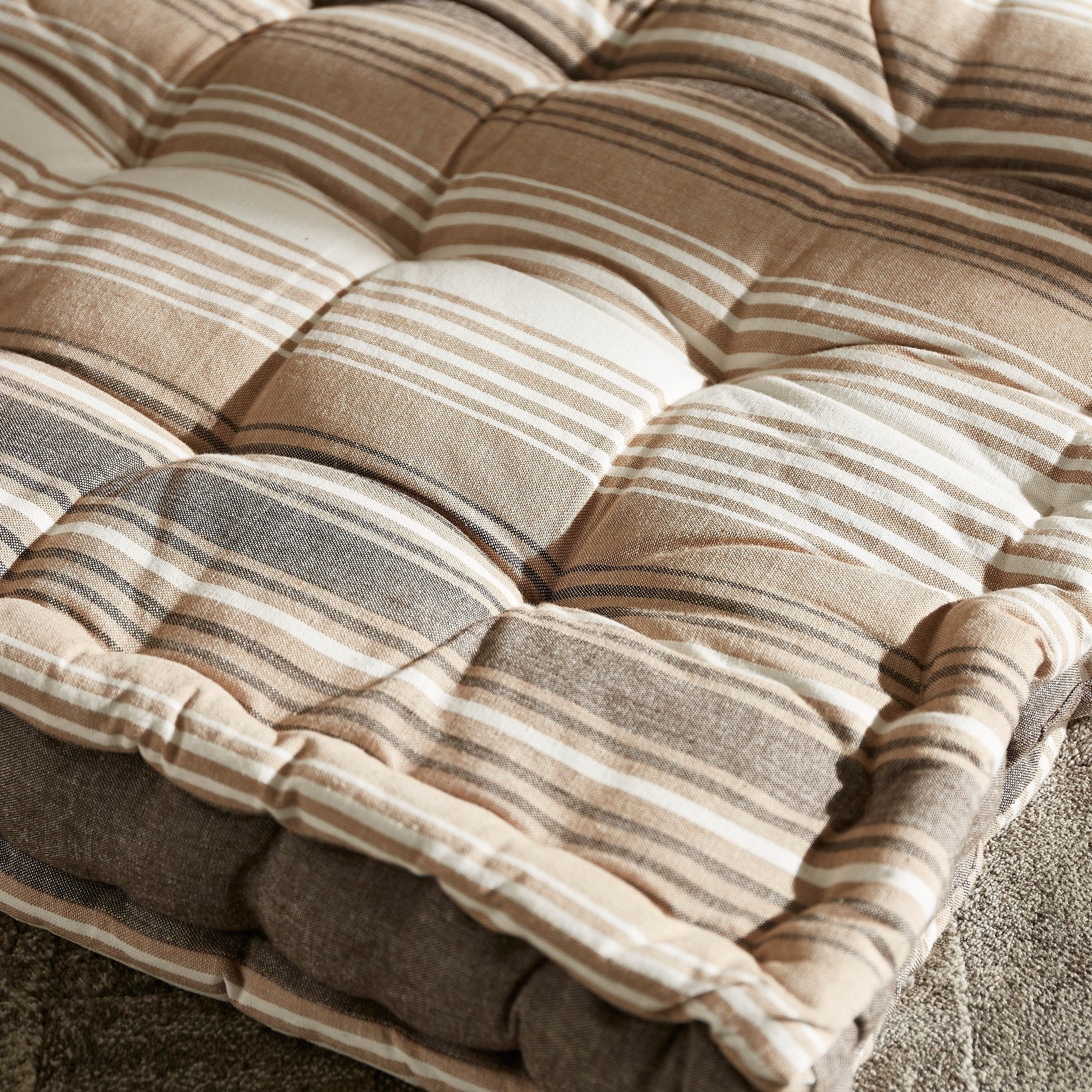 وسادة أرضية قطن بخيط مصبوغ من هارلي - 60x60x10 سم-hbxhomeware-hbxdecorandfurnishings-image-2