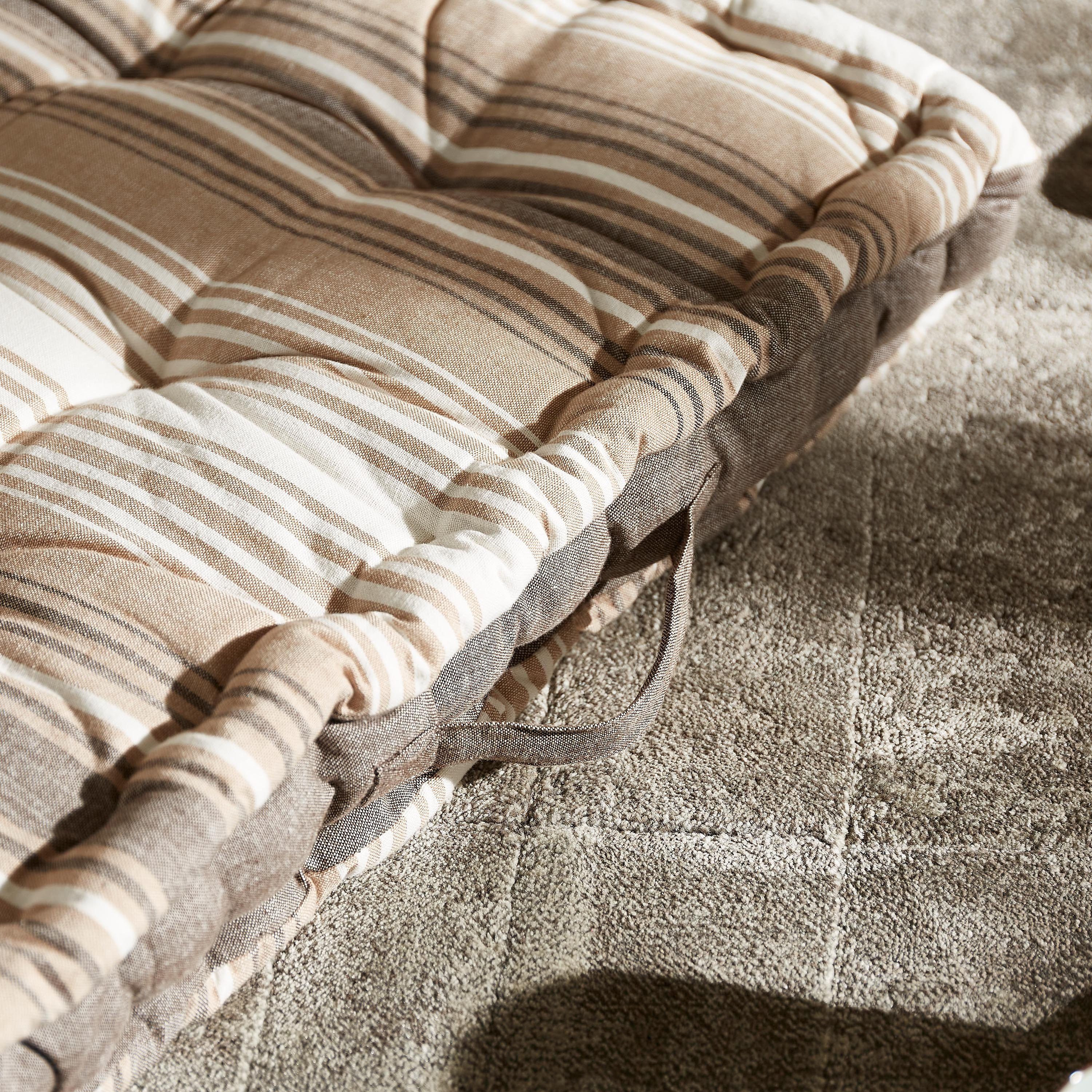 وسادة أرضية قطن بخيط مصبوغ من هارلي - 60x60x10 سم-hbxhomeware-hbxdecorandfurnishings-image-3