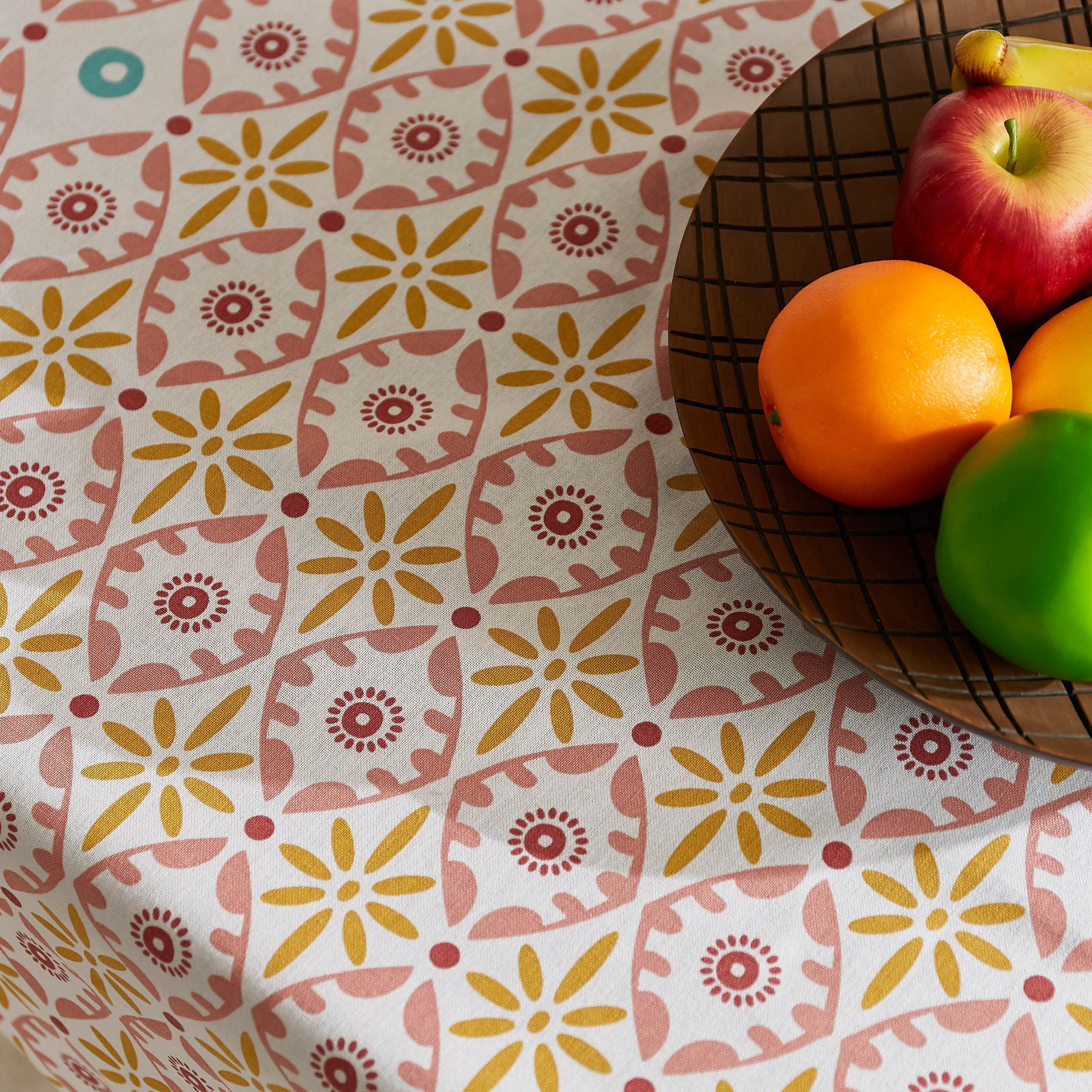 مفرش طاولة قطن بطبعات من بيتون - 150x250  سم-hbxdecorandfurnishings-homefurnishings-tablelinens-image-3