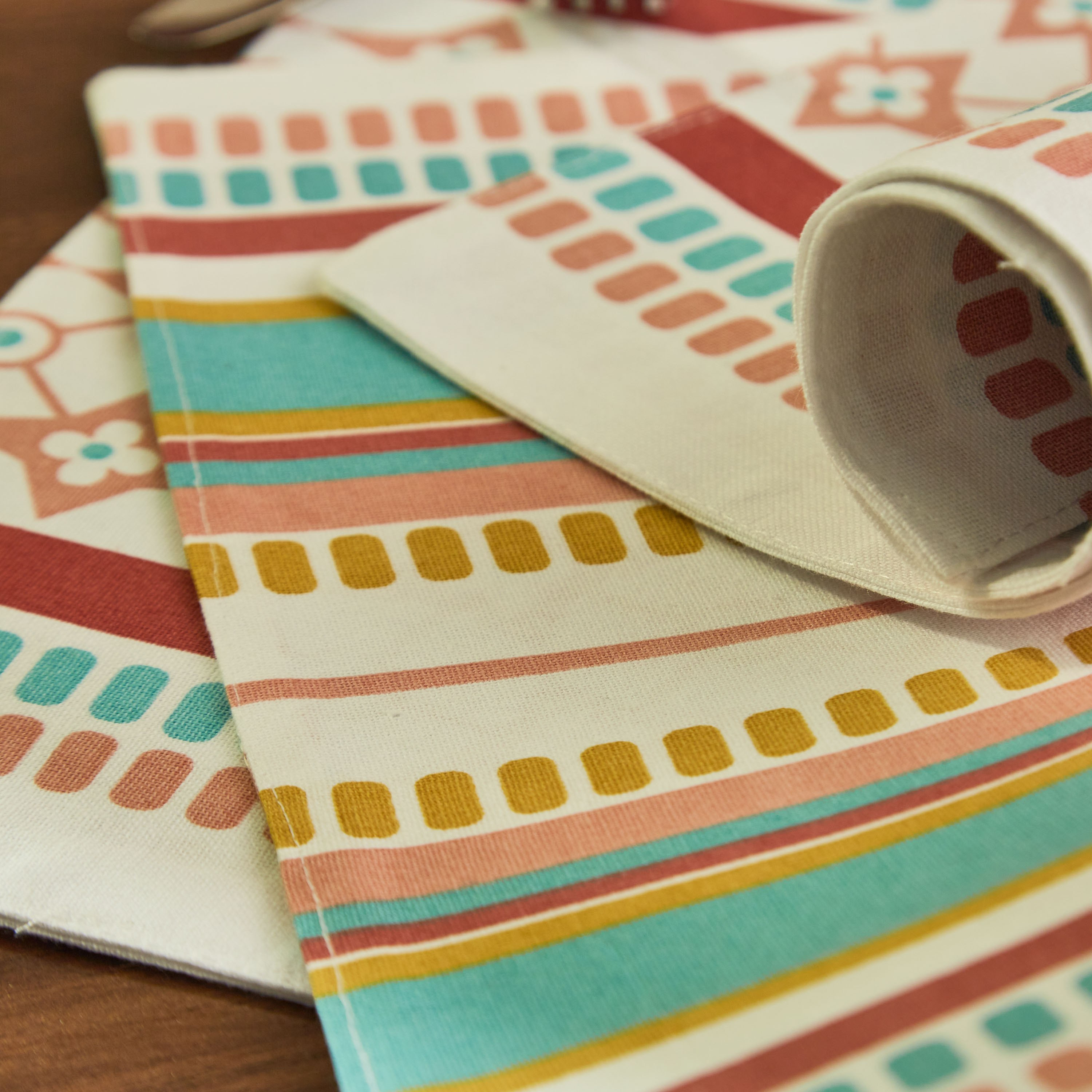 لبادة صحون قطن على الوجهين بطبعات من بايتون - طقم من قطعتين-hbxdecorandfurnishings-homefurnishings-tablelinens-image-4