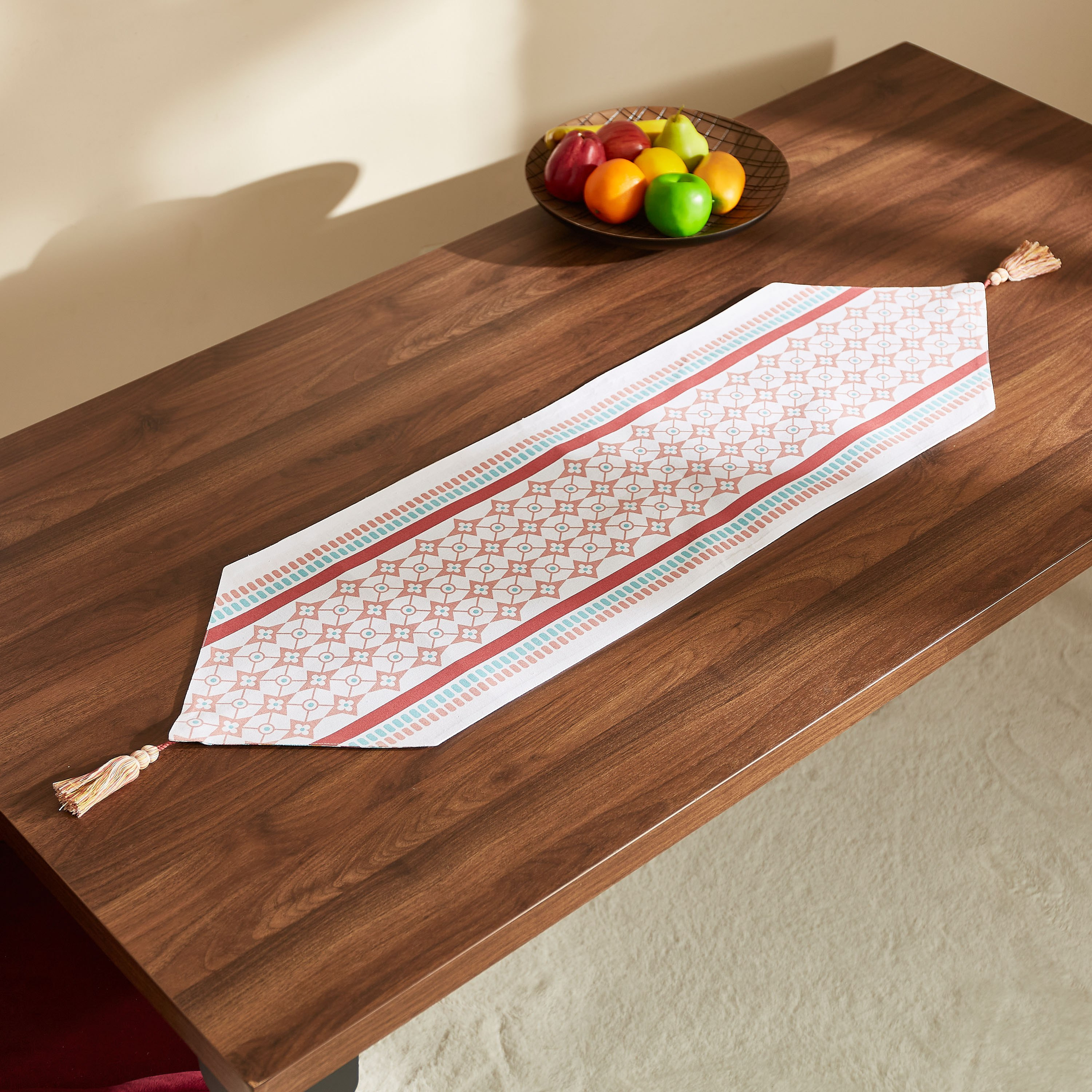 مفرش طاولة قطن قابل للاستخدام على الوجهين بطبعات من بايتون - 33x120 سم-hbxdecorandfurnishings-homefurnishings-tablelinens-image-1