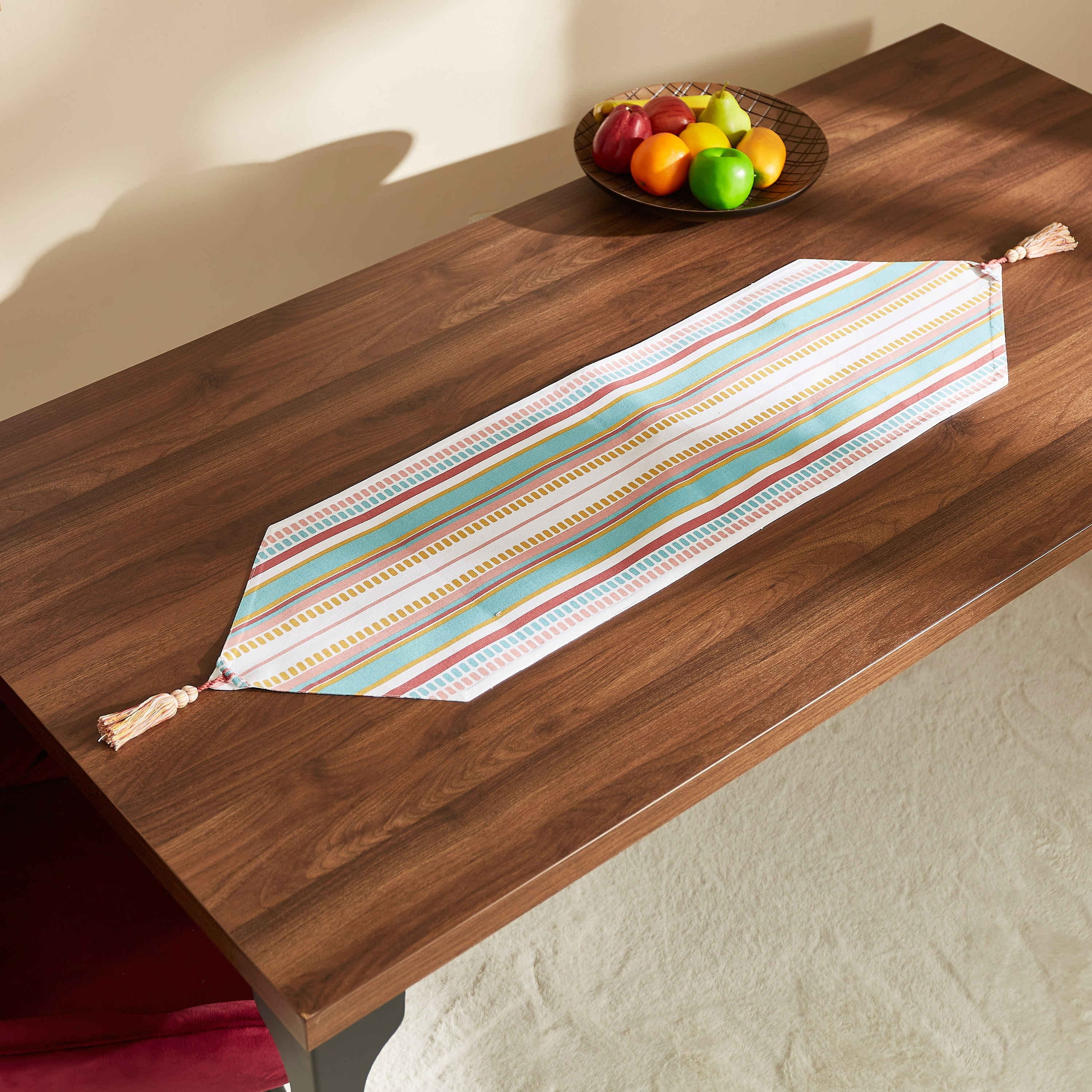 مفرش طاولة قطن قابل للاستخدام على الوجهين بطبعات من بايتون - 33x120 سم-hbxdecorandfurnishings-homefurnishings-tablelinens-image-2