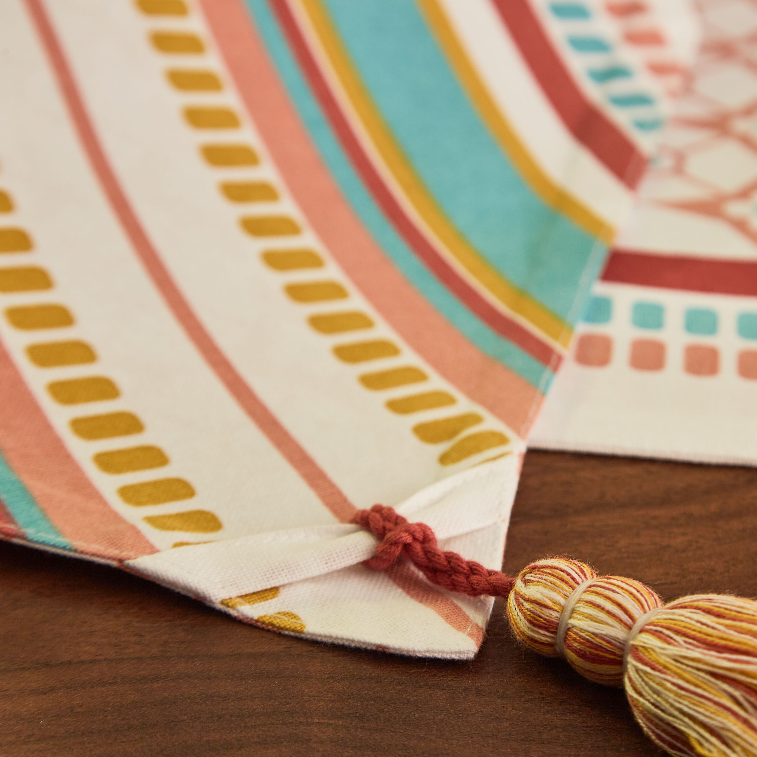 Payton Printed Cotton Reversible Table Runner-hbxdecorandfurnishings-homefurnishings-tablelinens-image-4
