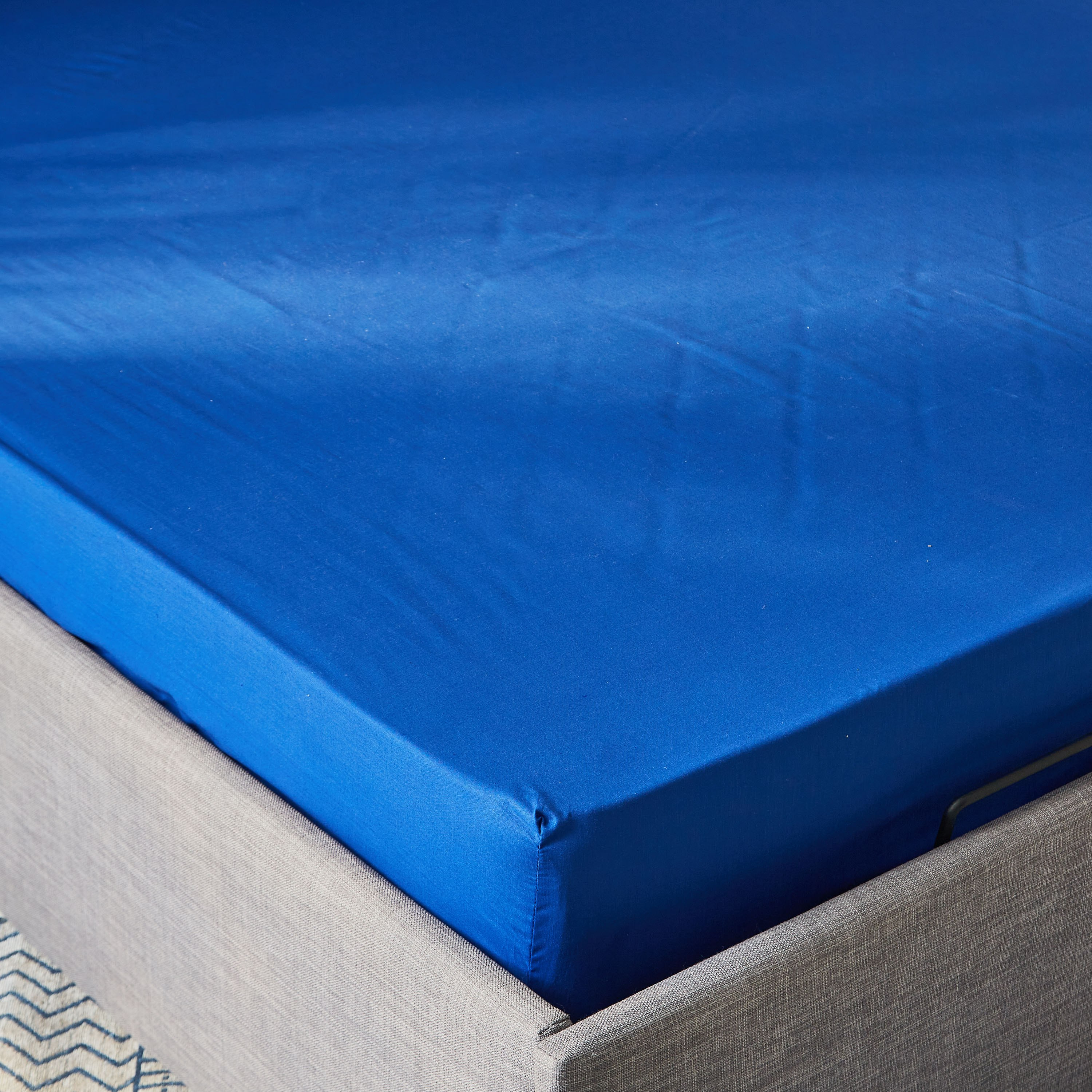 Bristol Polycotton King Fitted Sheet - 180x200 cm-hbxhomeware-hbxbedroom-image-2