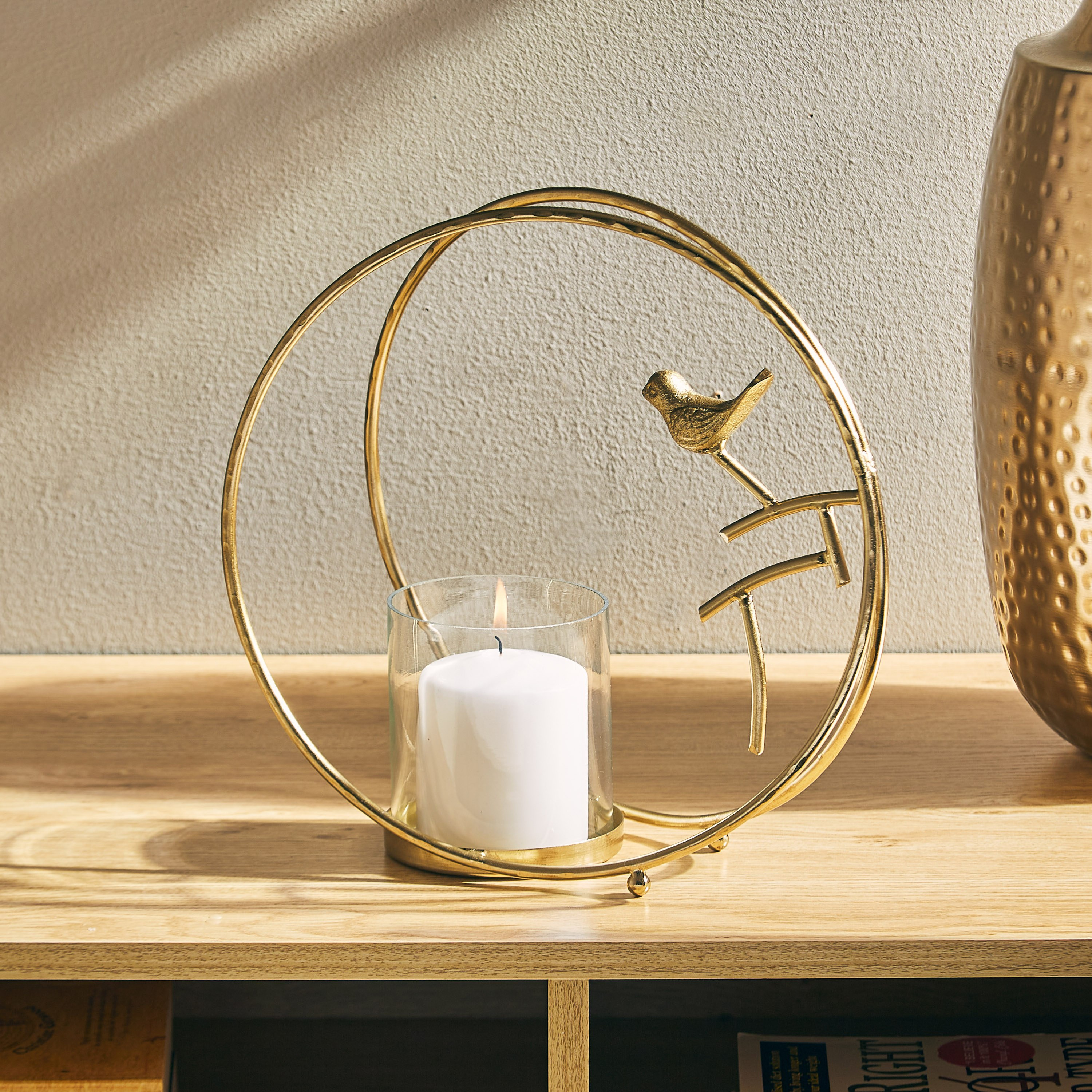 حامل شموع معدني كبير بتصميم طائر داخل حلقة من تريفيا - 25x11x25 سم-hbxlivingroom-decorandaccessories-candleholders-image-1