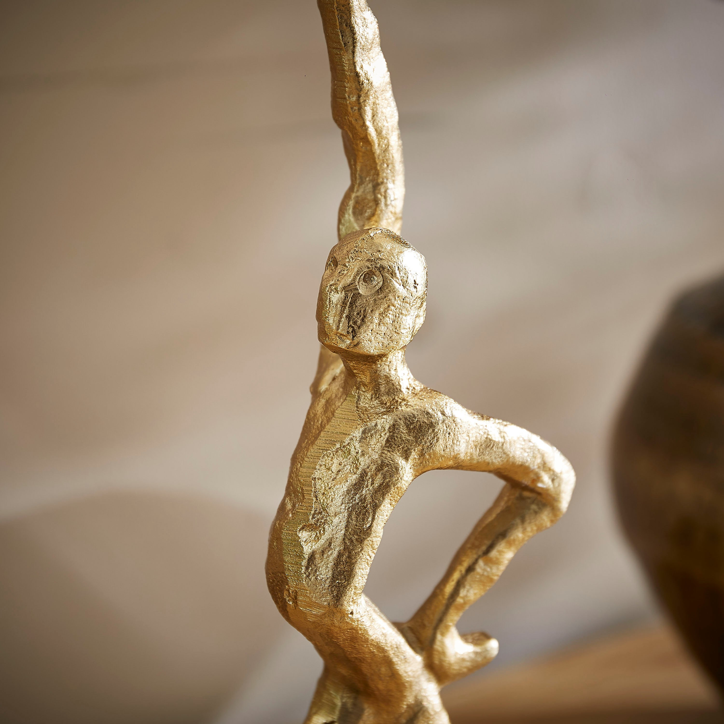 تمثال معدني من تريفيا - 18×10×30 سم-hbxhomeware-homedecor-figurinesandornaments-image-3