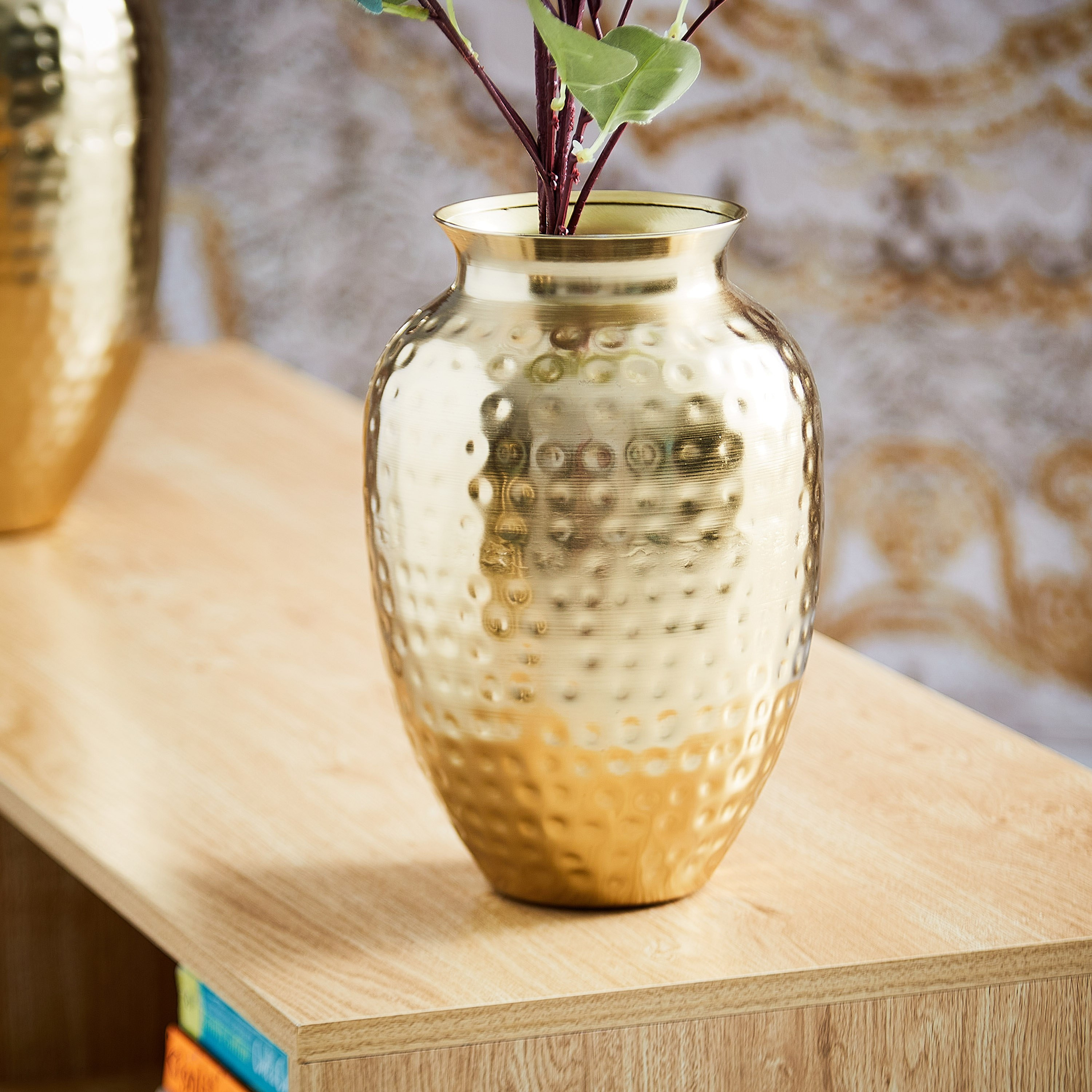 مزهرية صغيرة معدنية مطروقة من تريفيا - 19×19×27 سم-hbxbedroom-decorandaccessories-vases-image-1