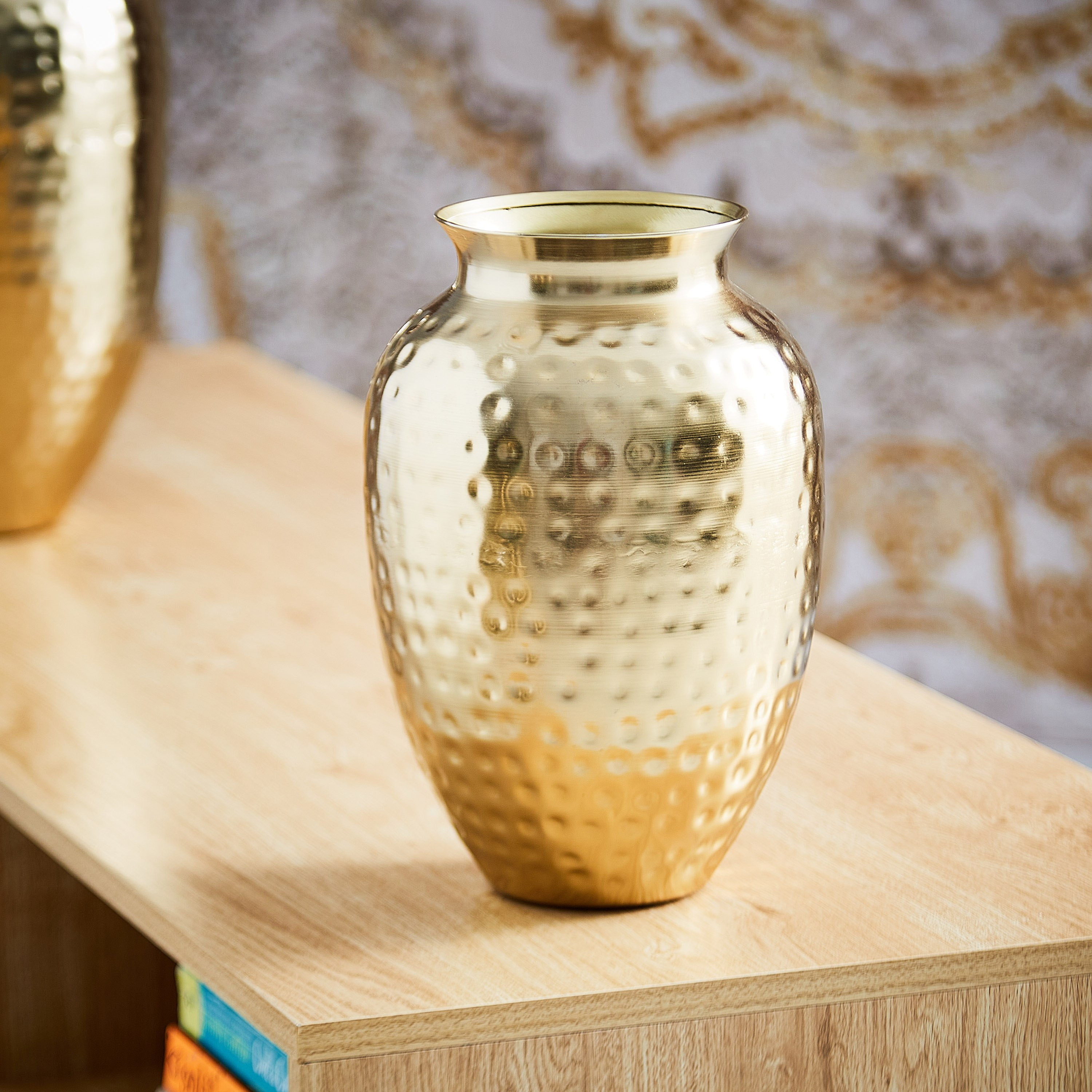 مزهرية صغيرة معدنية مطروقة من تريفيا - 19×19×27 سم-hbxbedroom-decorandaccessories-vases-image-2