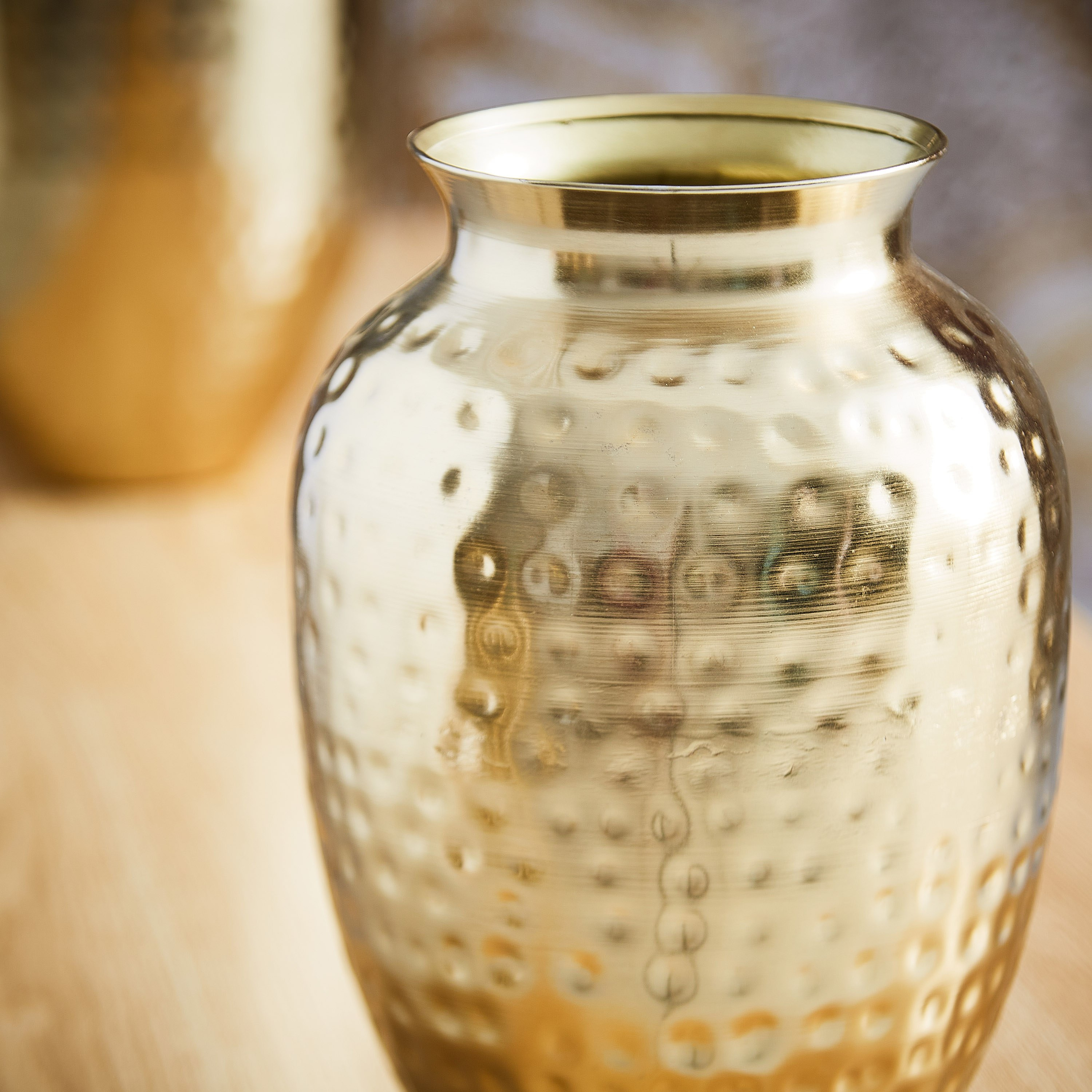 مزهرية صغيرة معدنية مطروقة من تريفيا - 19×19×27 سم-hbxbedroom-decorandaccessories-vases-image-3