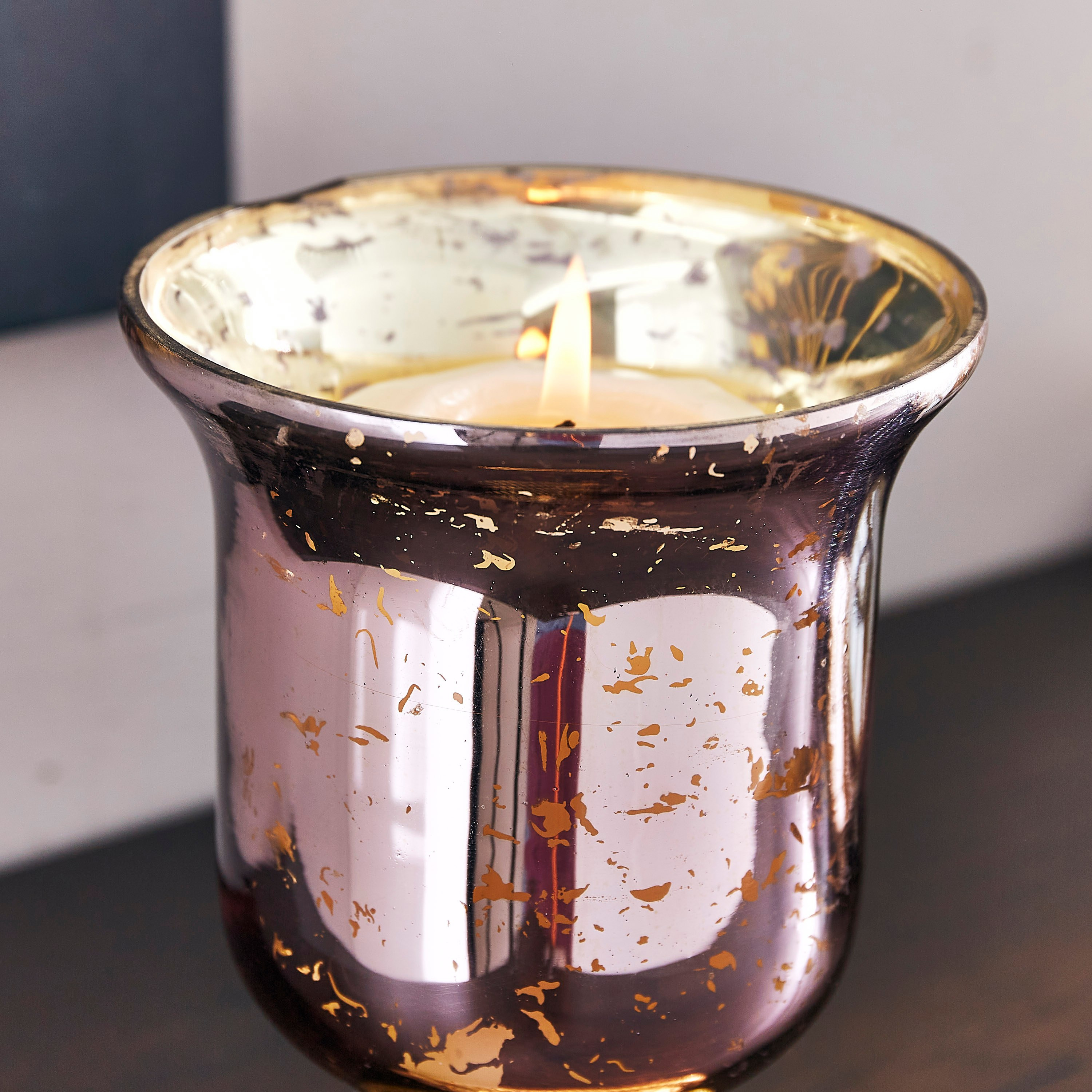 حامل شموع زجاجي بقاعدة معدن من أروها - 11.5x11.5x19.5 سم-hbxlivingroom-decorandaccessories-candleholders-image-3