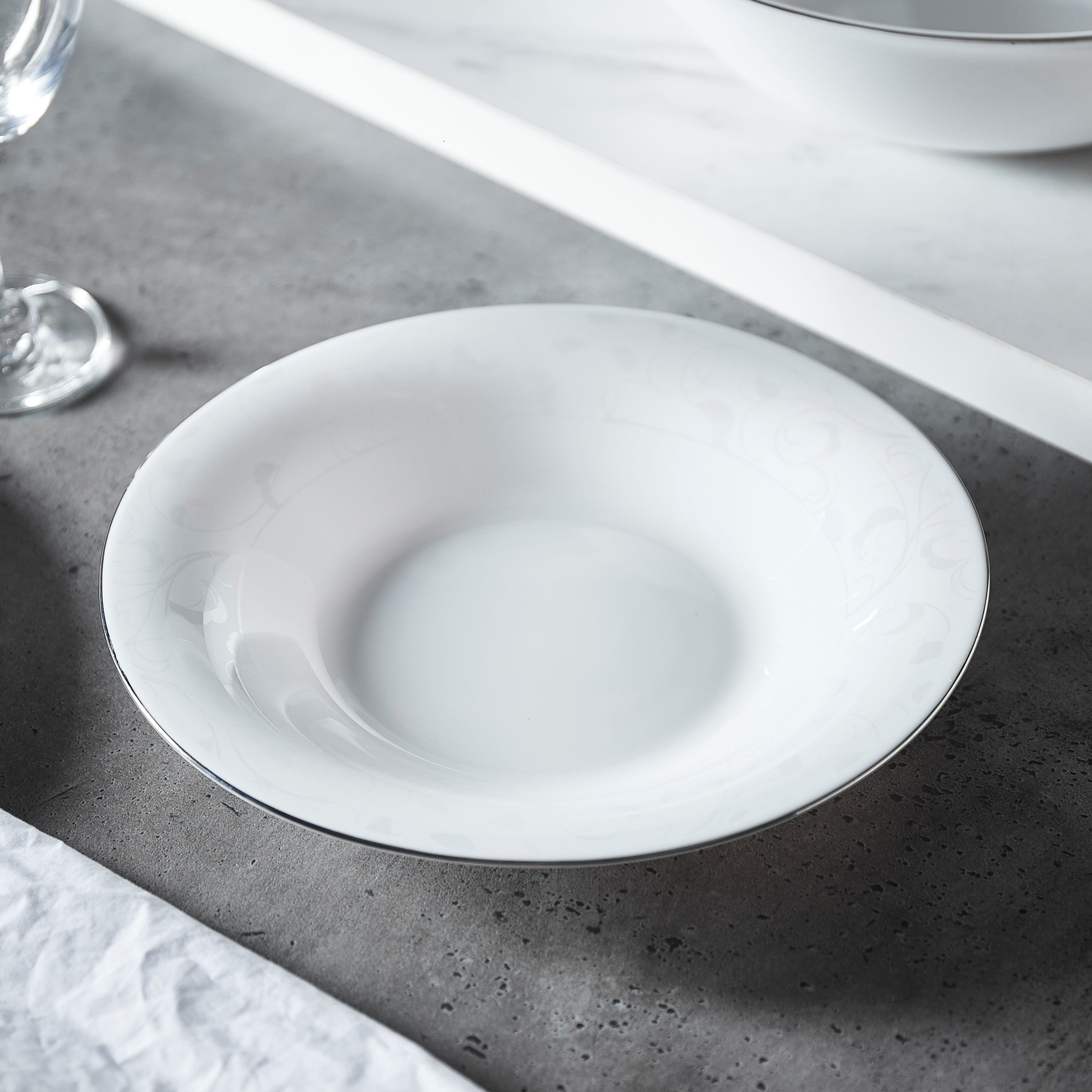 صحن شوربة أوبالوار بطبعات من فيكتوريانا - 22 سم-hbxdecorandfurnishings-tabletop-crockery-image-1