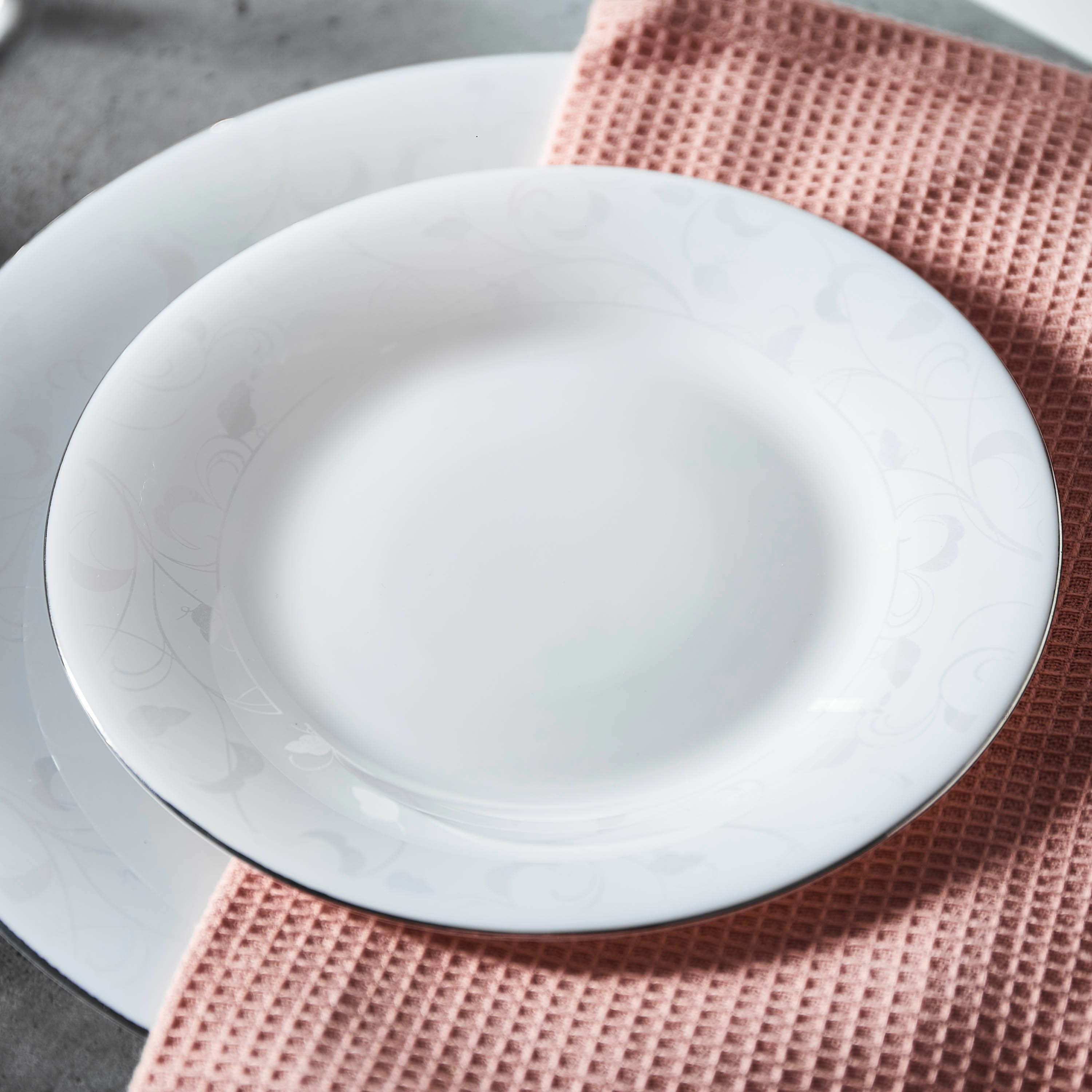 صحن تحلية بطبعات أوبالوير من فيكتوريانا - 18 سم-hbxdecorandfurnishings-tabletop-crockery-image-1