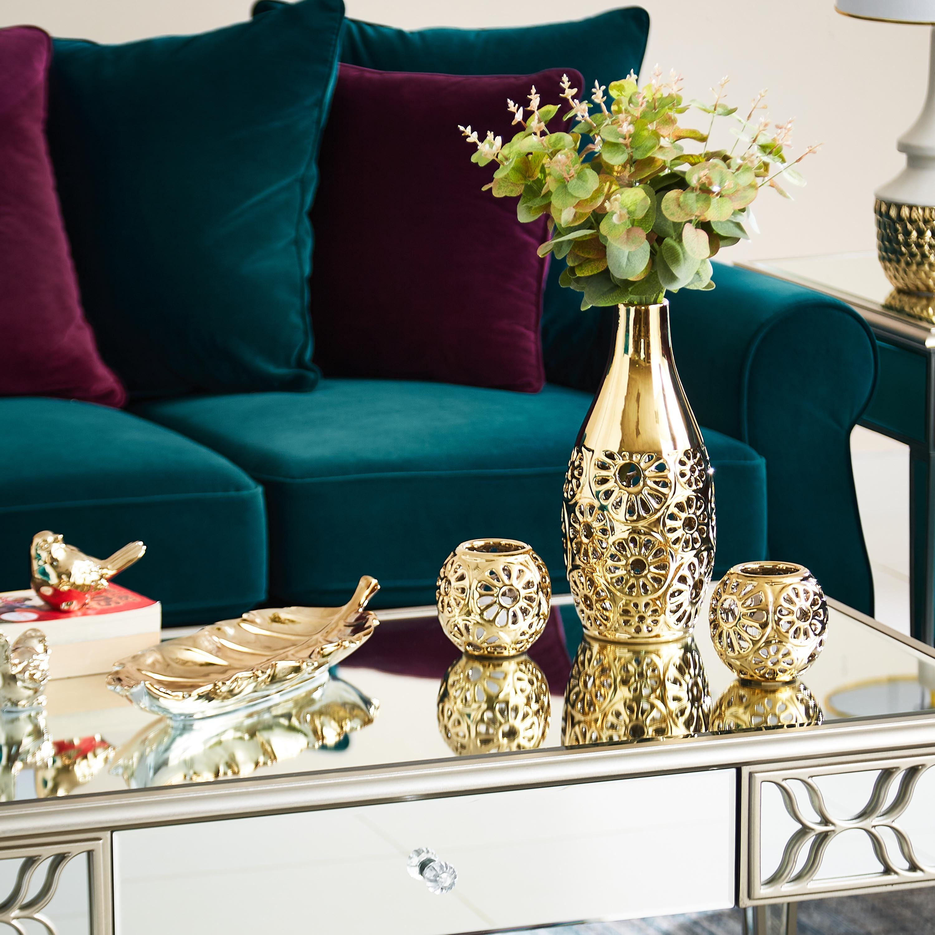 طقم حامل شموع صغيرة ومزهرية سيراميك ذهبية لامعة ومفرغة من إيلا - 3 قطع-hbxbedroom-decorandaccessories-vases-image-4