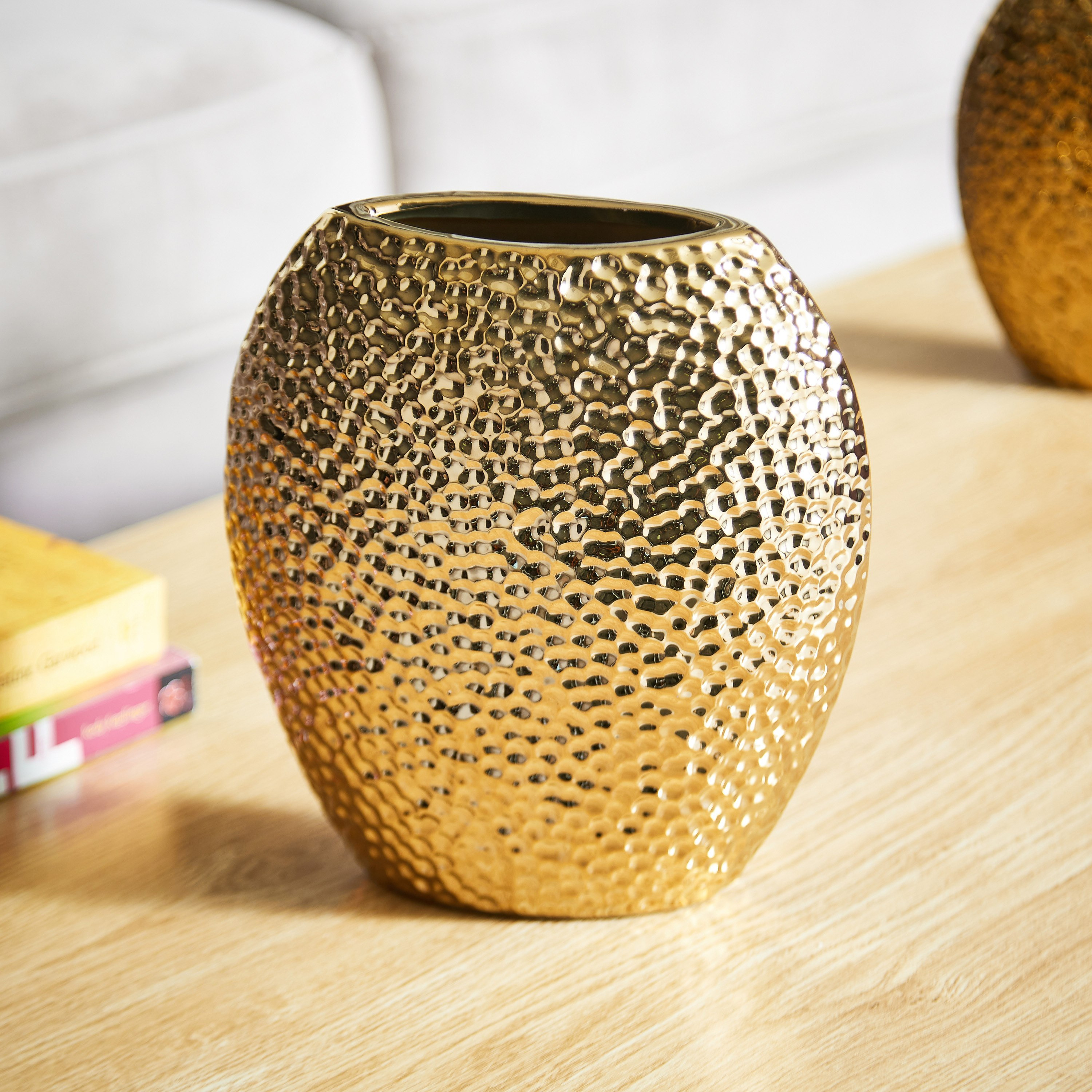 مزهرية سيراميك كبيرة مطروقة من إيلا - 23.5x11.5x26 سم-hbxbedroom-decorandaccessories-vases-image-1