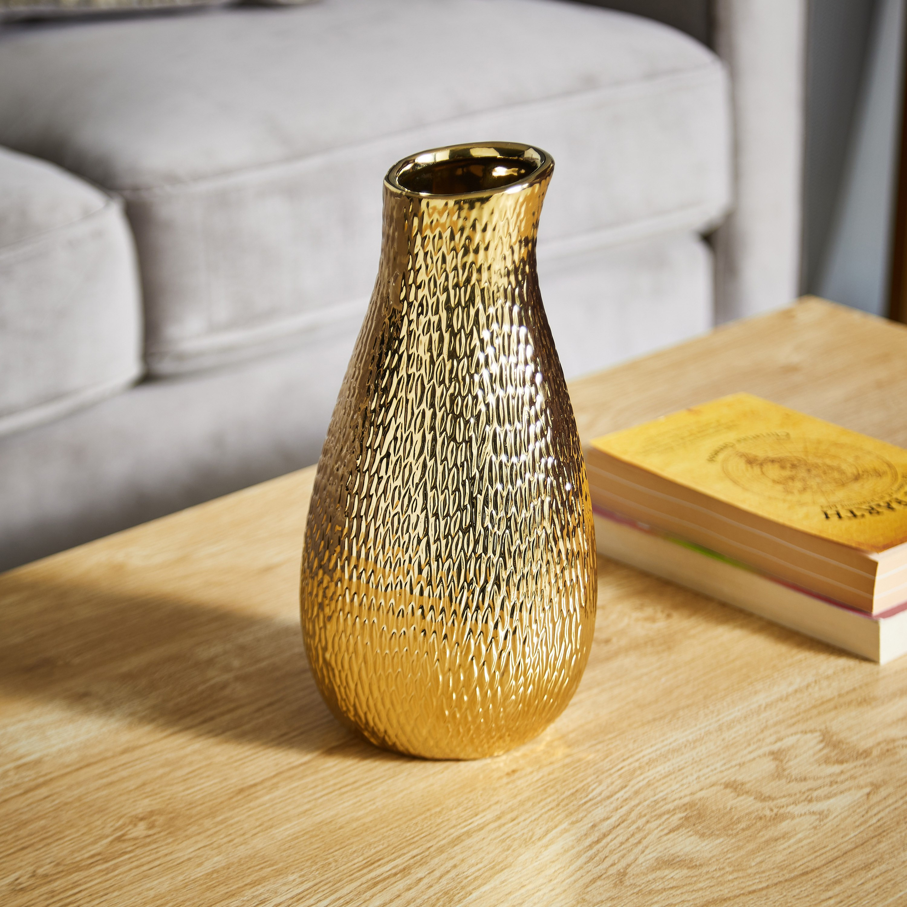 مزهرية سيراميك صغيرة بارزة الملمس من إيلا - 14x14x28 سم-hbxbedroom-decorandaccessories-vases-image-1