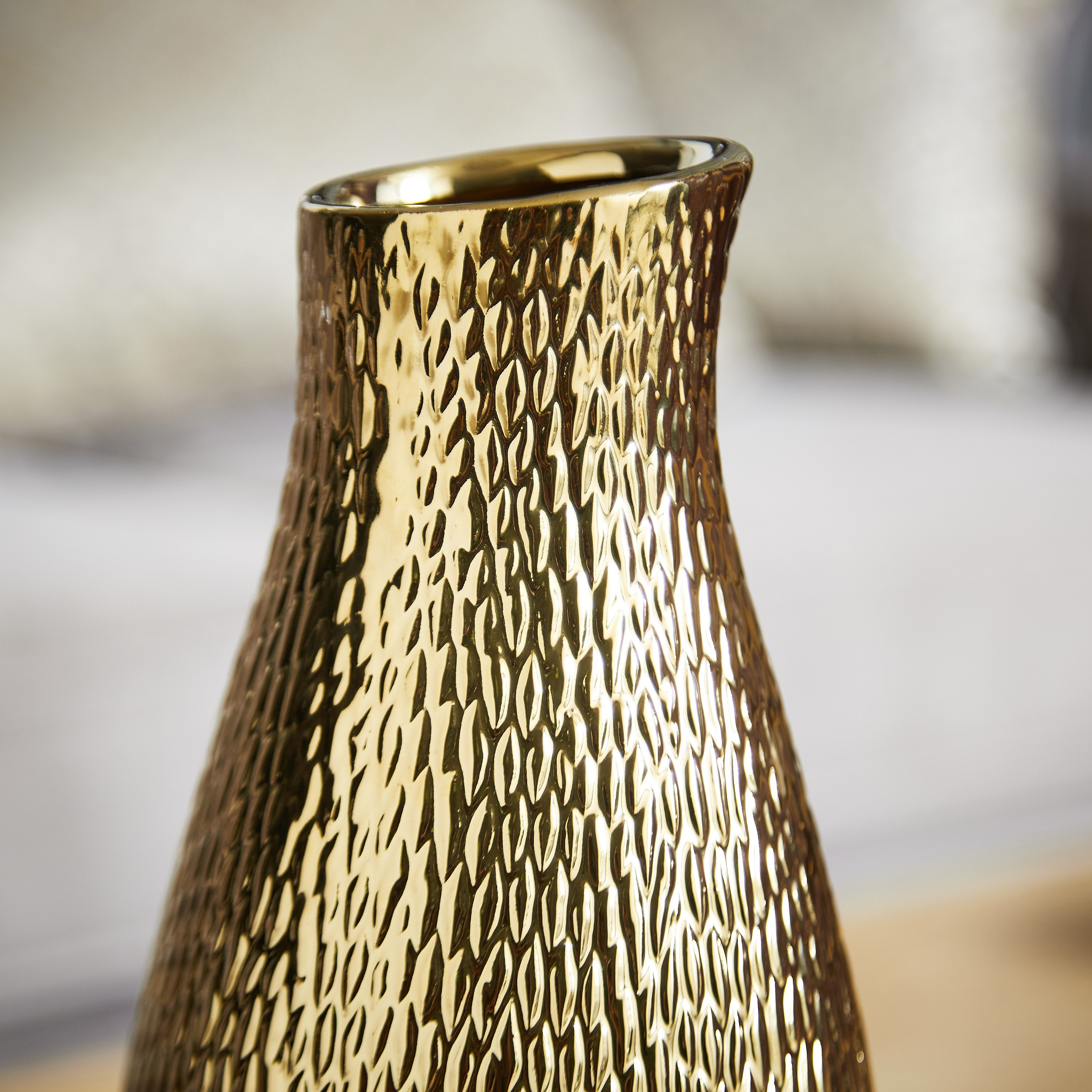 مزهرية سيراميك صغيرة بارزة الملمس من إيلا - 14x14x28 سم-hbxbedroom-decorandaccessories-vases-image-3