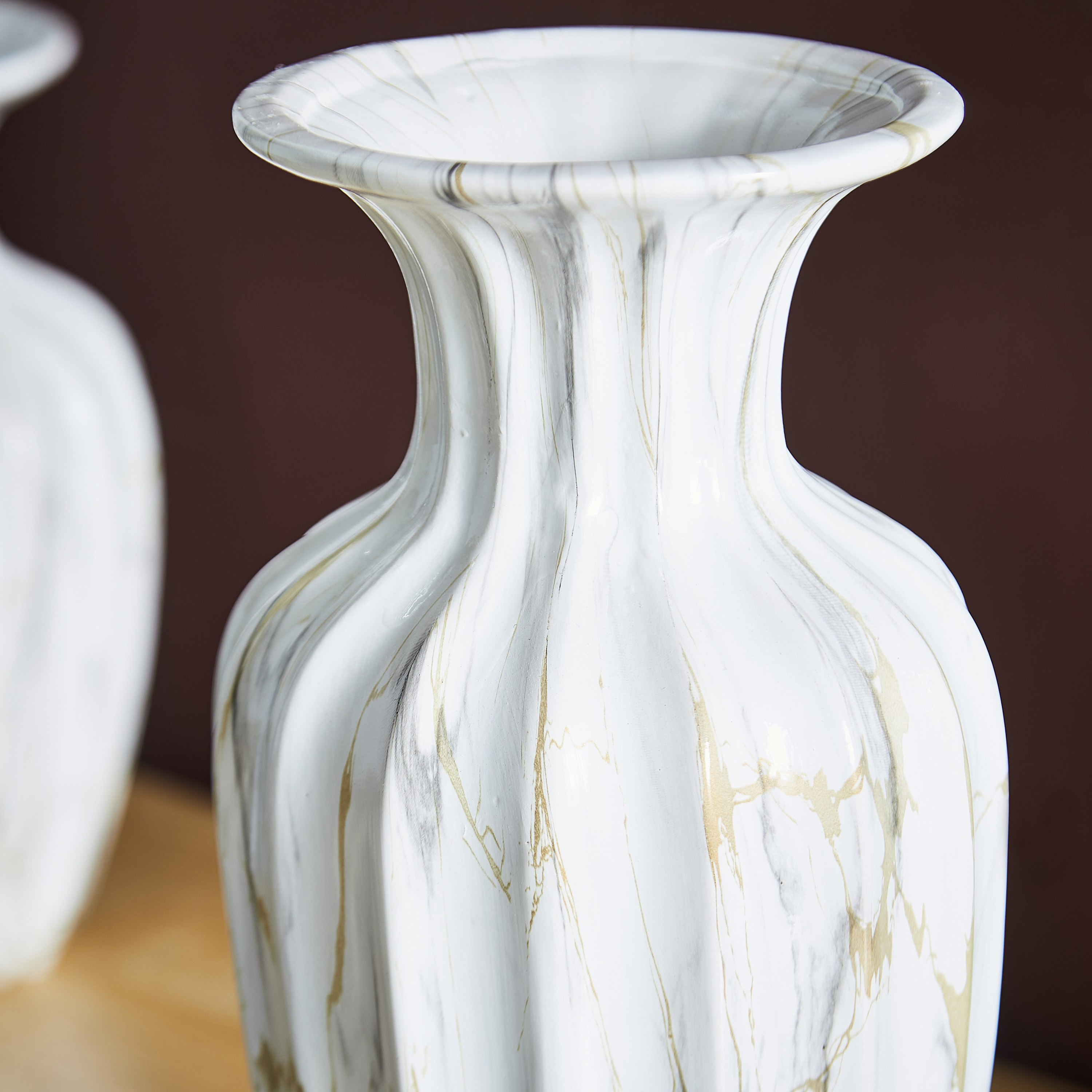 مزهرية سيراميك مضلّعة بالرخام من ديوك - 17.5×17.5×35.70 سم-hbxbedroom-decorandaccessories-vases-image-3