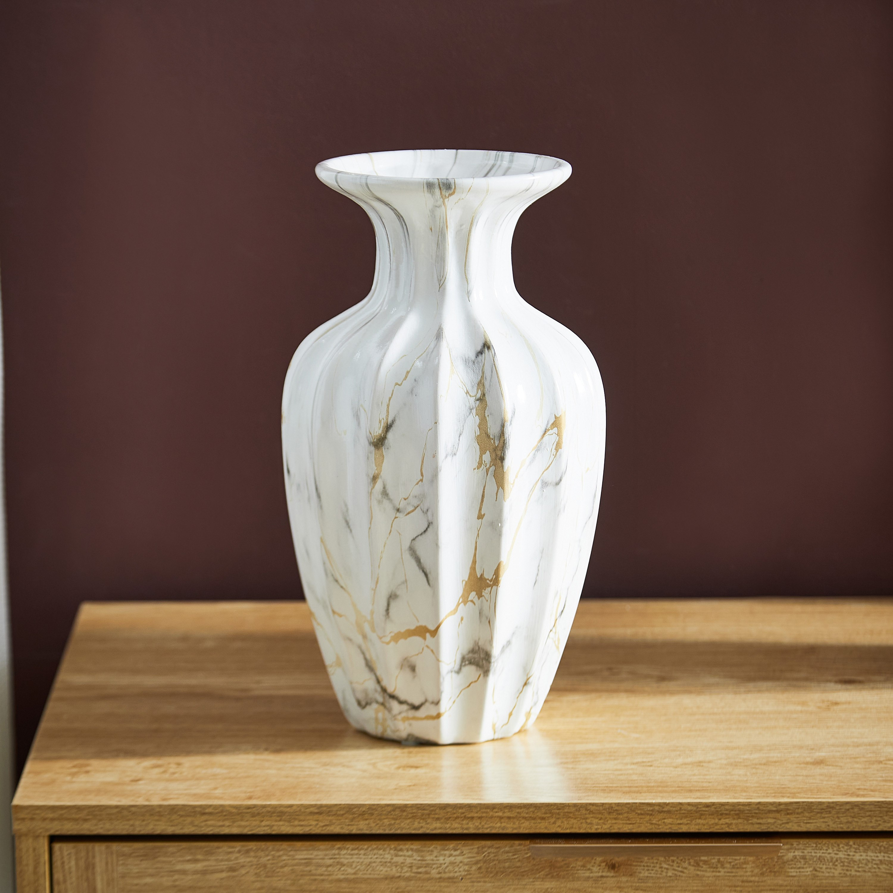 مزهرية ماتاكا صغيرة سيراميك ورخام مضلعة من ديوك - 17 × 17 × 28 سم-hbxbedroom-decorandaccessories-vases-image-1