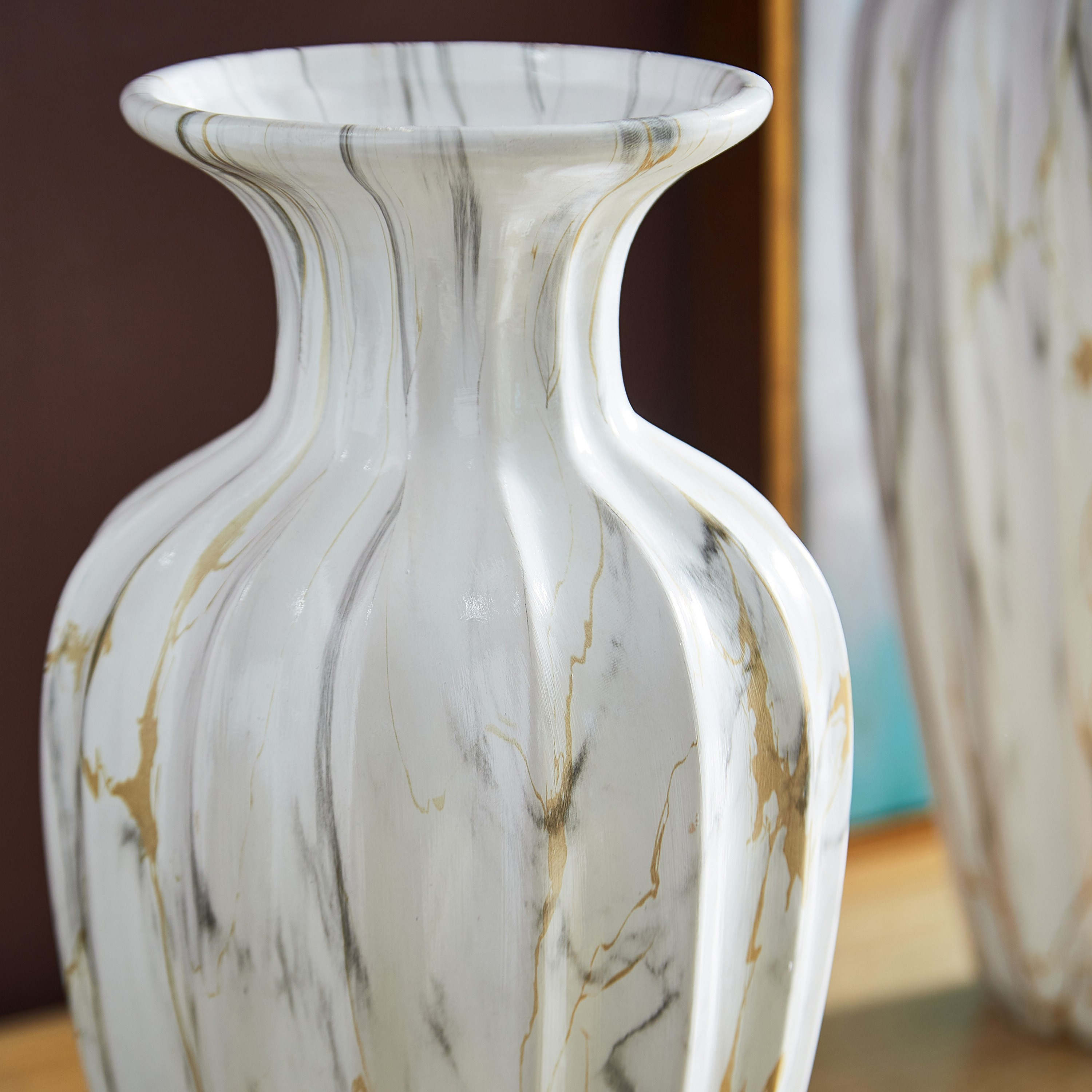 مزهرية ماتاكا صغيرة سيراميك ورخام مضلعة من ديوك - 17 × 17 × 28 سم-hbxbedroom-decorandaccessories-vases-image-3