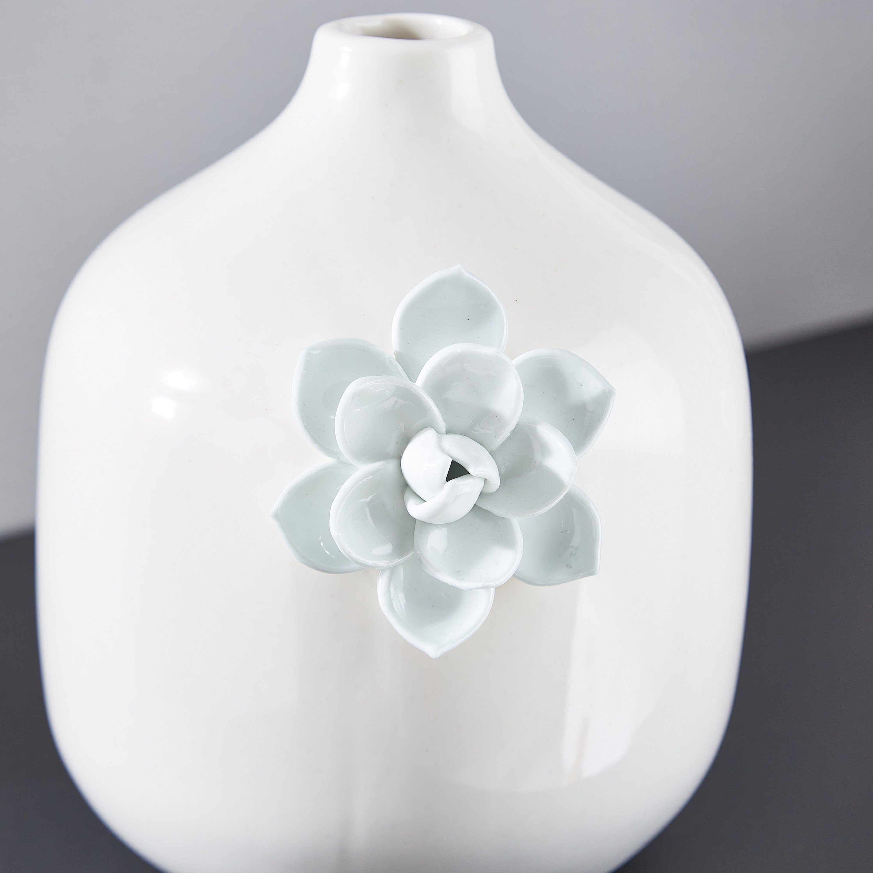 مزهرية سيراميك صغيرة ببروش زهرة من ديوك - 16.5x14.5x17.5 سم-hbxbedroom-decorandaccessories-vases-image-3