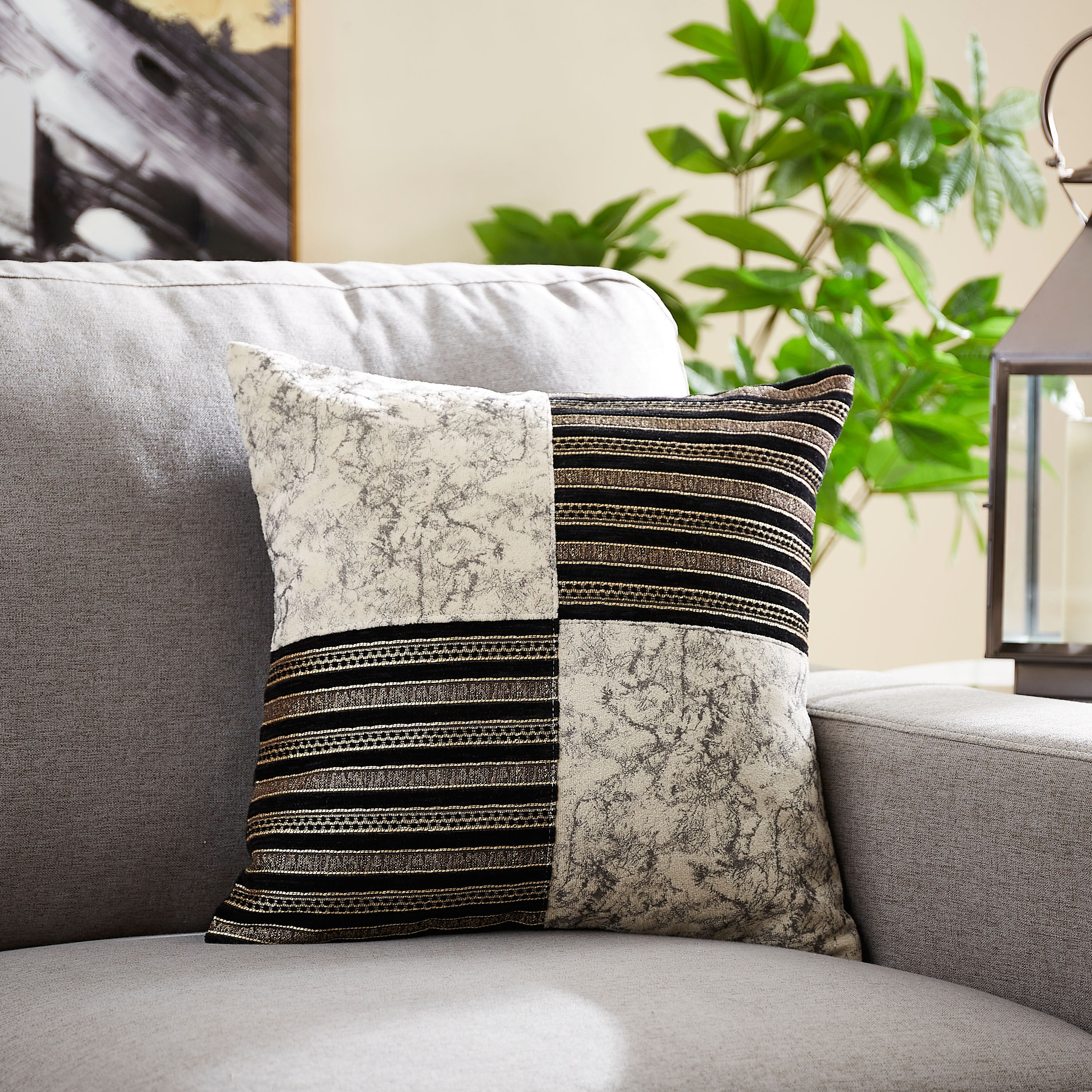 غطاء وسادة بتصاميم متداخلة من زيون - 45x45 سم-hbxhomeware-cushionsandcovers-cushioncovers-image-1