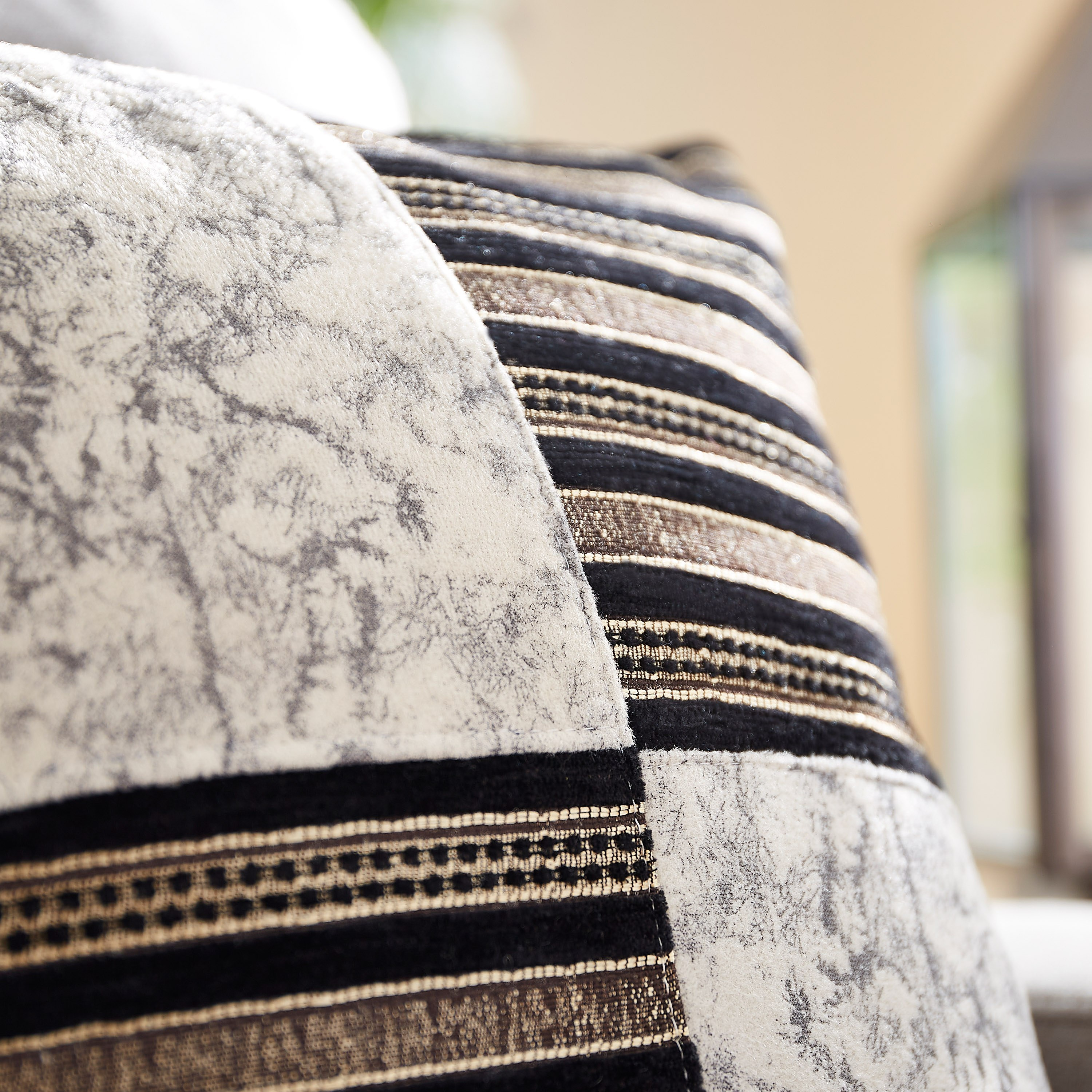 غطاء وسادة بتصاميم متداخلة من زيون - 45x45 سم-hbxhomeware-cushionsandcovers-cushioncovers-image-2