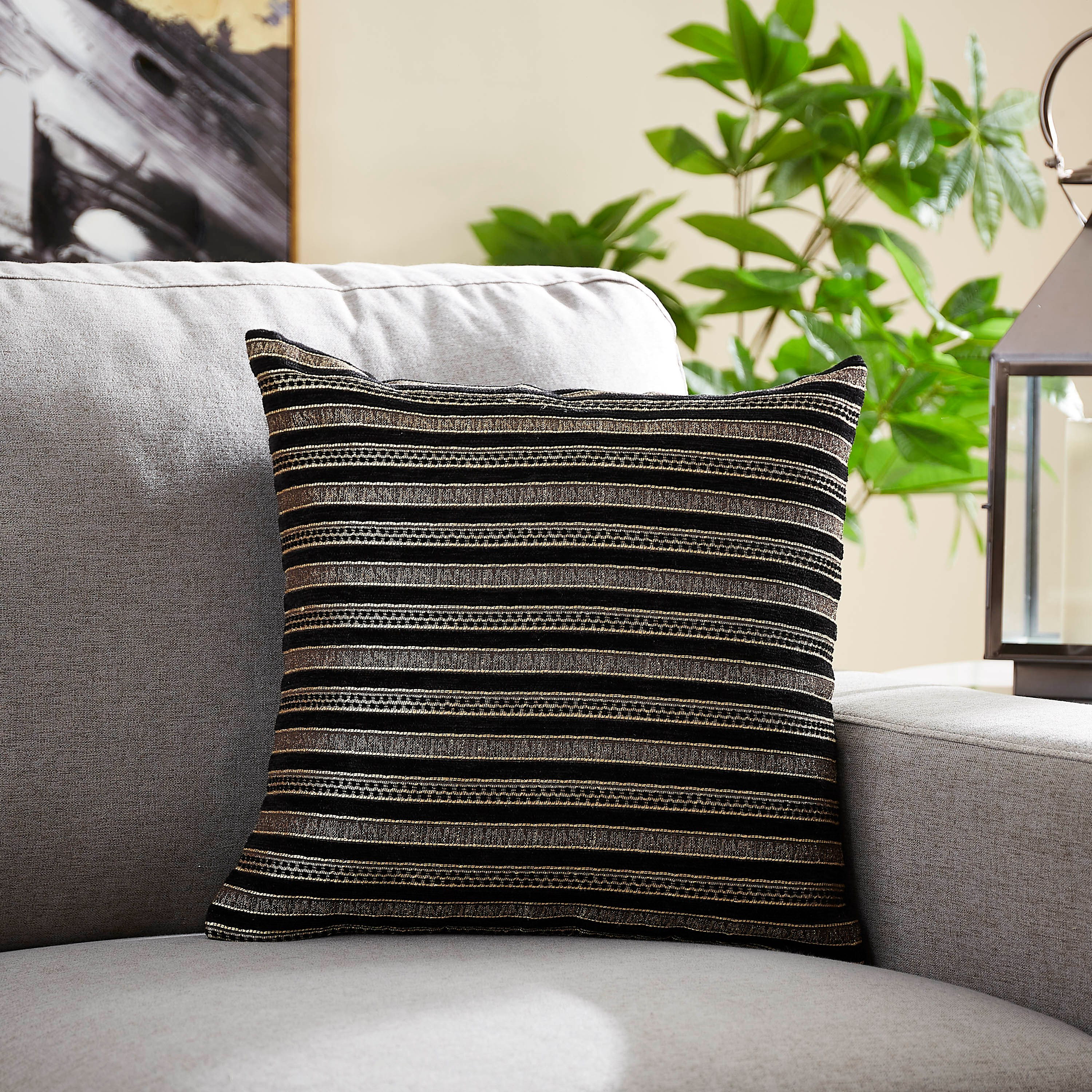 غطاء وساة مخطط من زيو - 45x45 سم-hbxhomeware-cushionsandcovers-cushioncovers-image-1