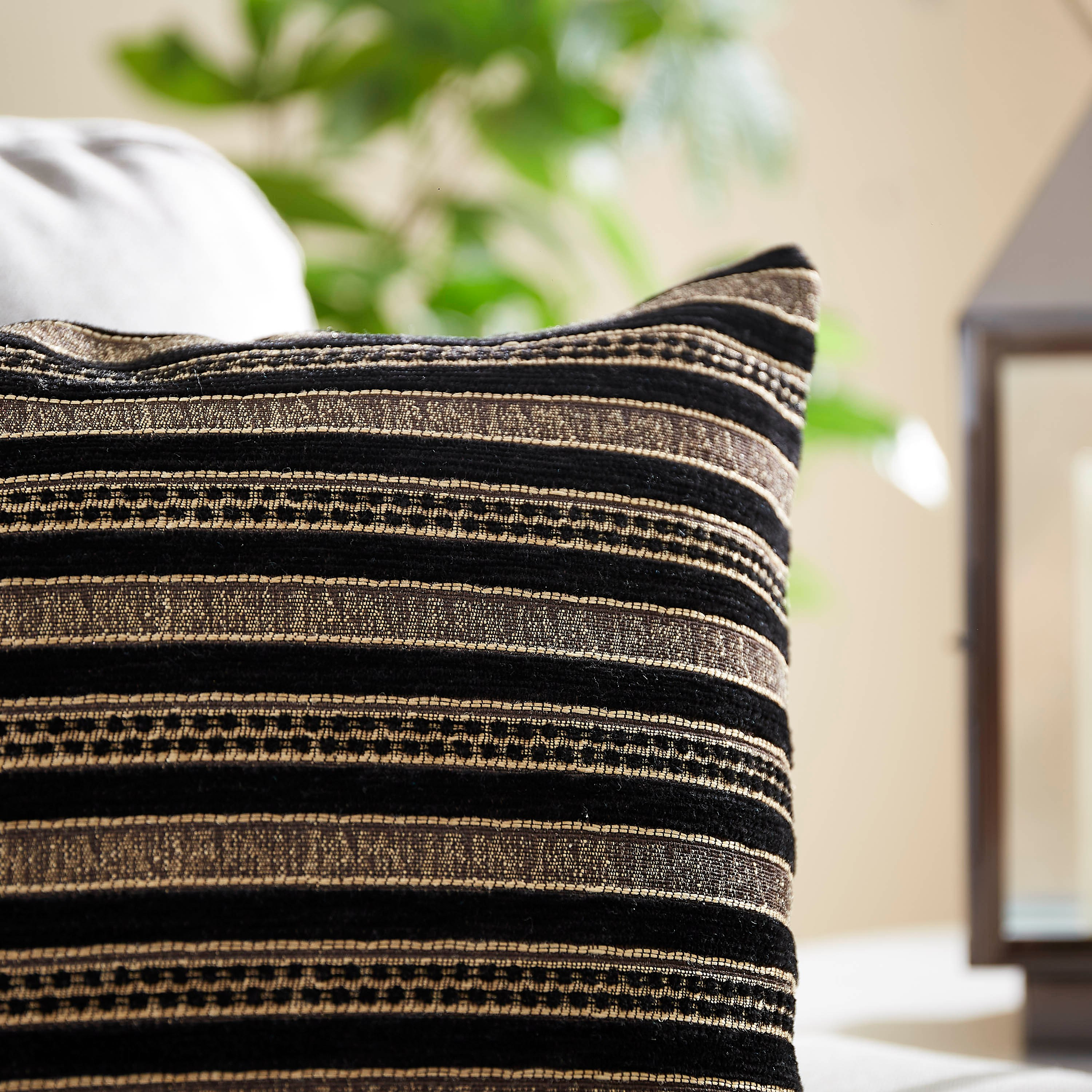 غطاء وساة مخطط من زيو - 45x45 سم-hbxhomeware-cushionsandcovers-cushioncovers-image-2