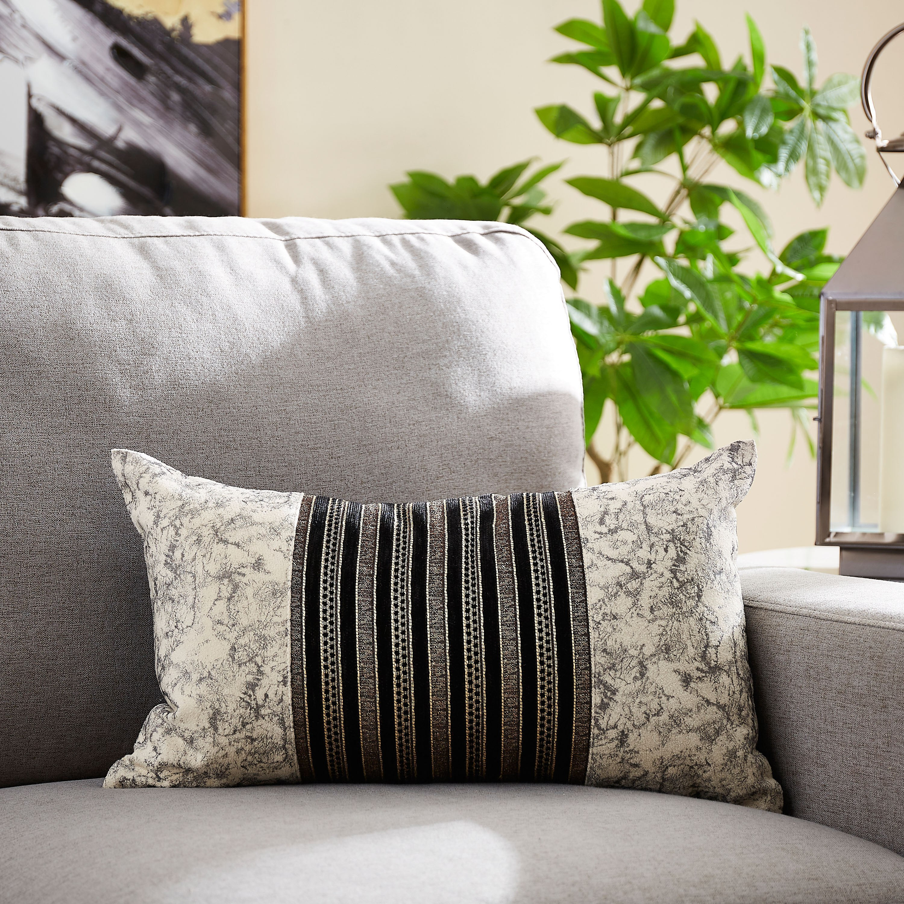 غطاء وسادة بتصاميم متداخلة من زيون - 30x50 سم-hbxhomeware-cushionsandcovers-cushioncovers-image-1