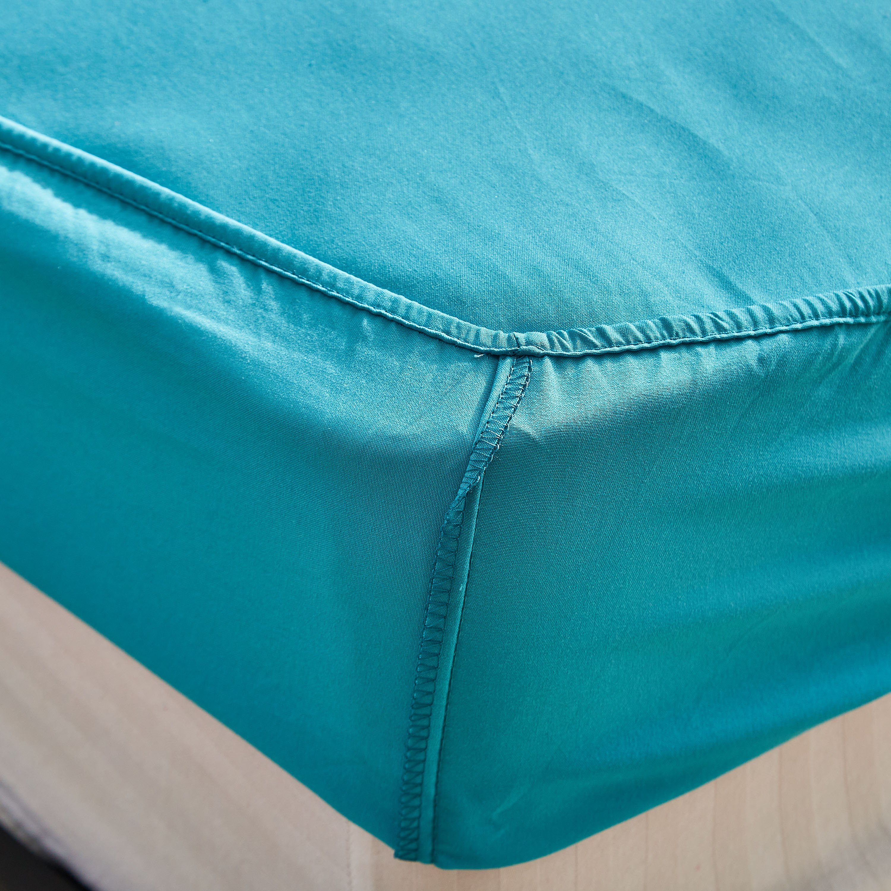 شرشف مطاطي كينج سادة من الألياف الدقيقة من ديربي - 180x200+25 سم-hbxhomeware-hbxbedroom-image-5