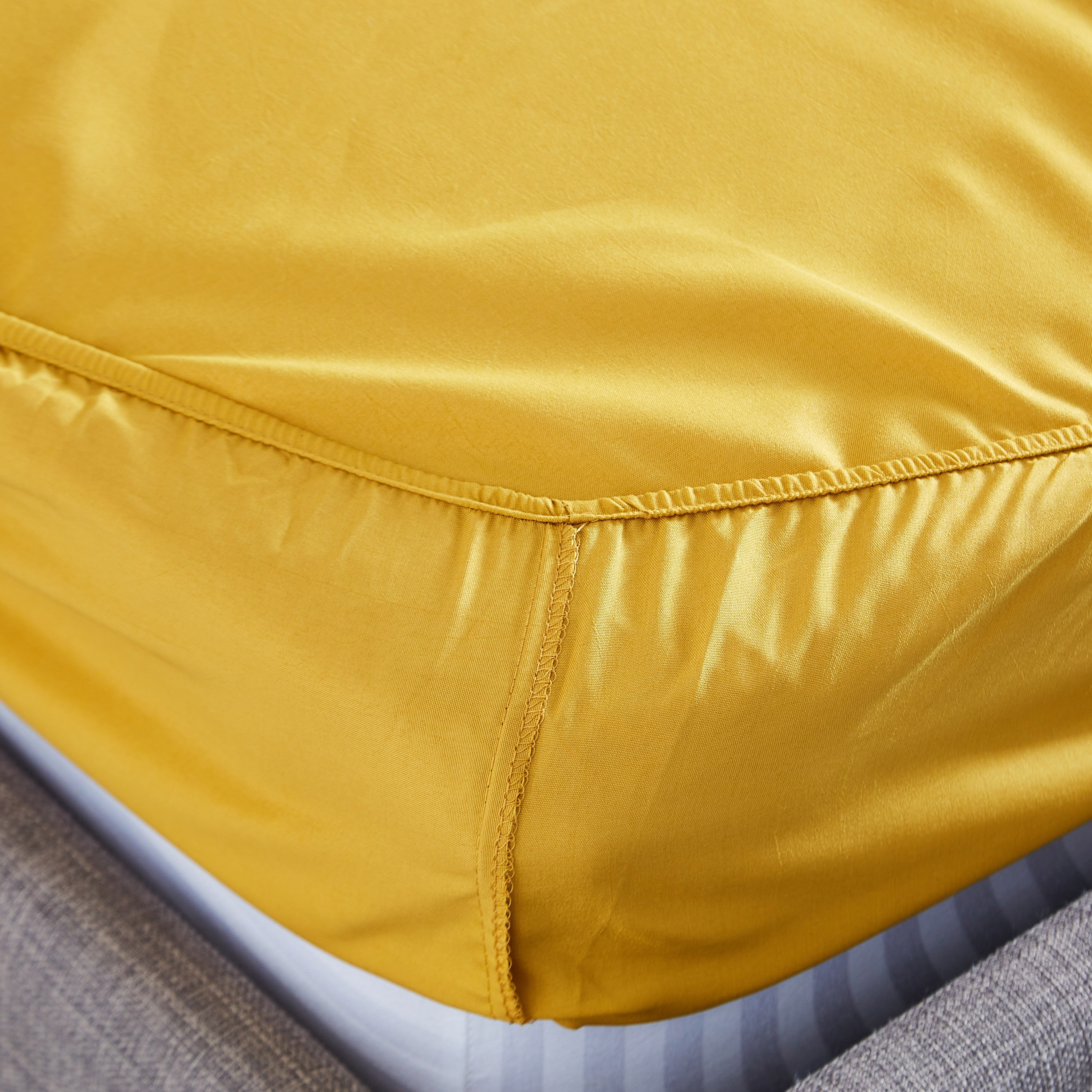 شرشف مطاطي كينج سادة من الألياف الدقيقة من ديربي - 180x200+25 سم-hbxhomeware-hbxbedroom-image-5