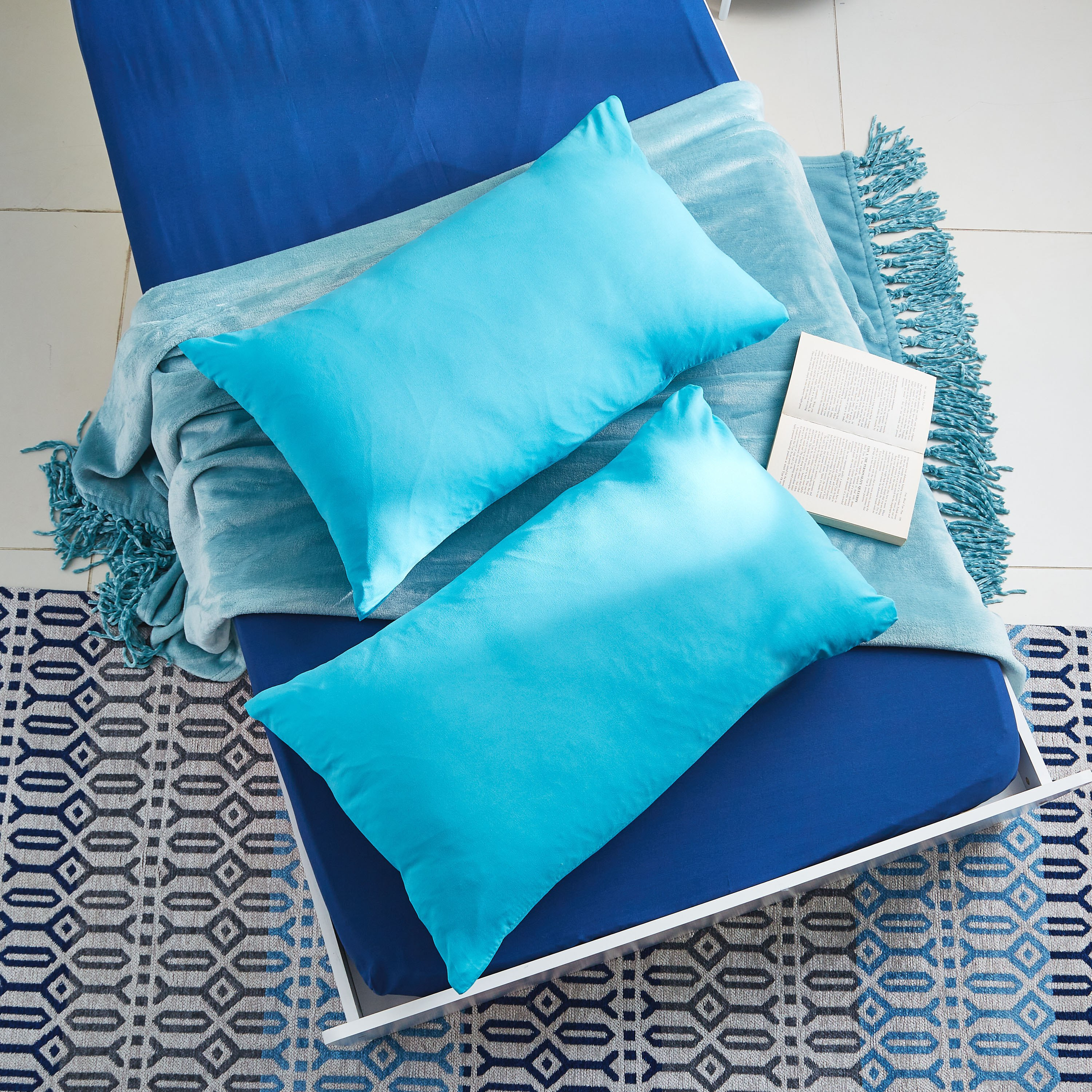 طقم غطاء وسادة سادة من الألياف الدقيقة قطعتين من ديربي - 45x70 سم-hbxhomeware-hbxbedroom-image-2