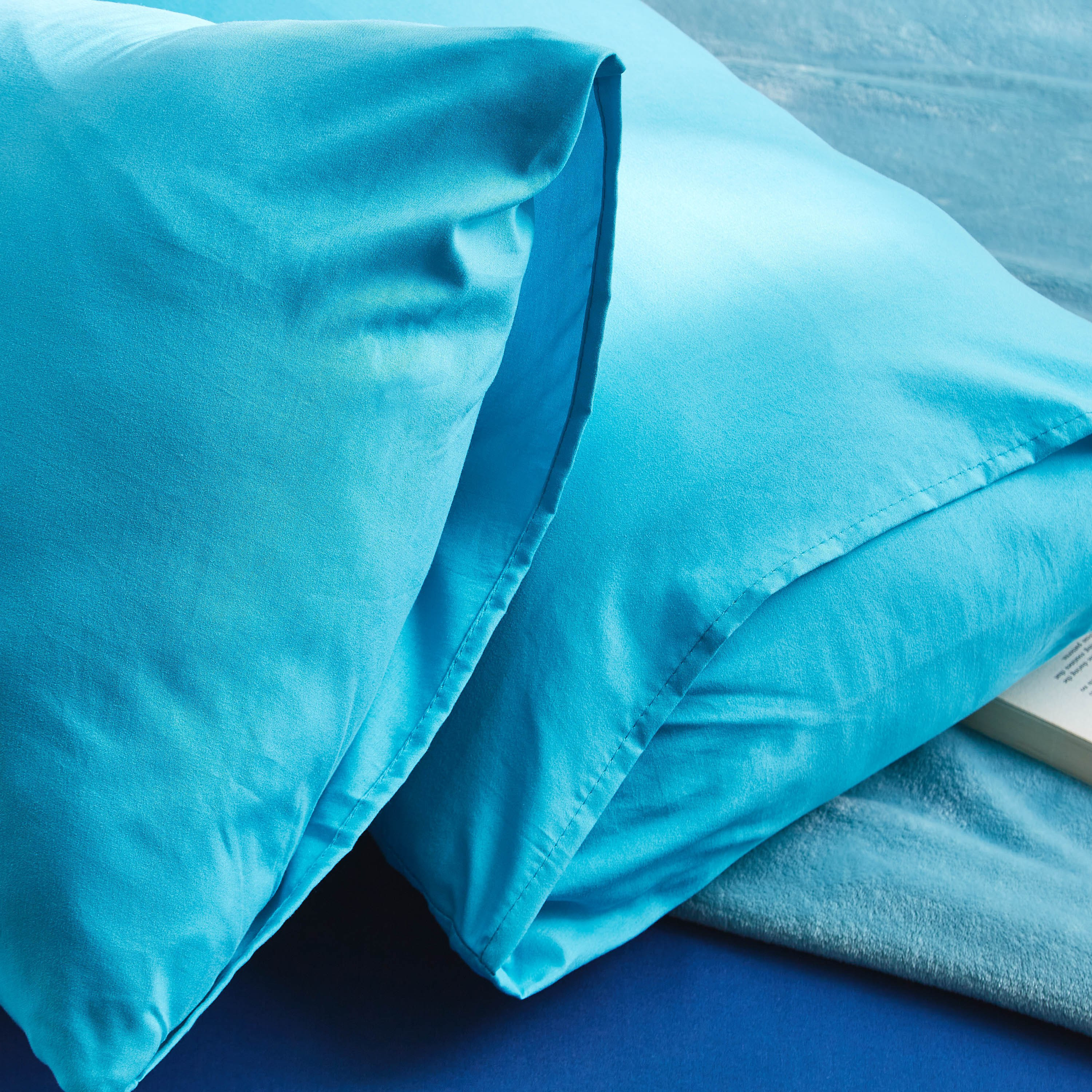 طقم غطاء وسادة سادة من الألياف الدقيقة قطعتين من ديربي - 45x70 سم-hbxhomeware-hbxbedroom-image-3