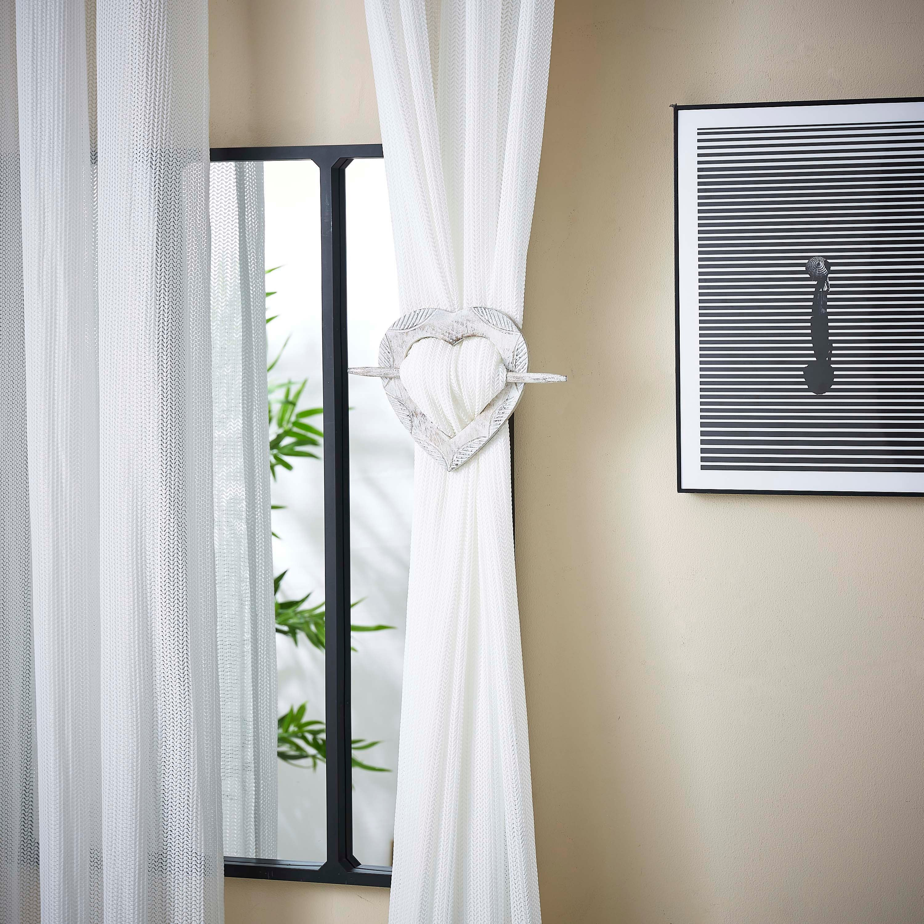 مثبت ستائر خشبي بتصميم قلب - 17.5 سم-hbxhomeware-hbxdecorandfurnishings-image-3