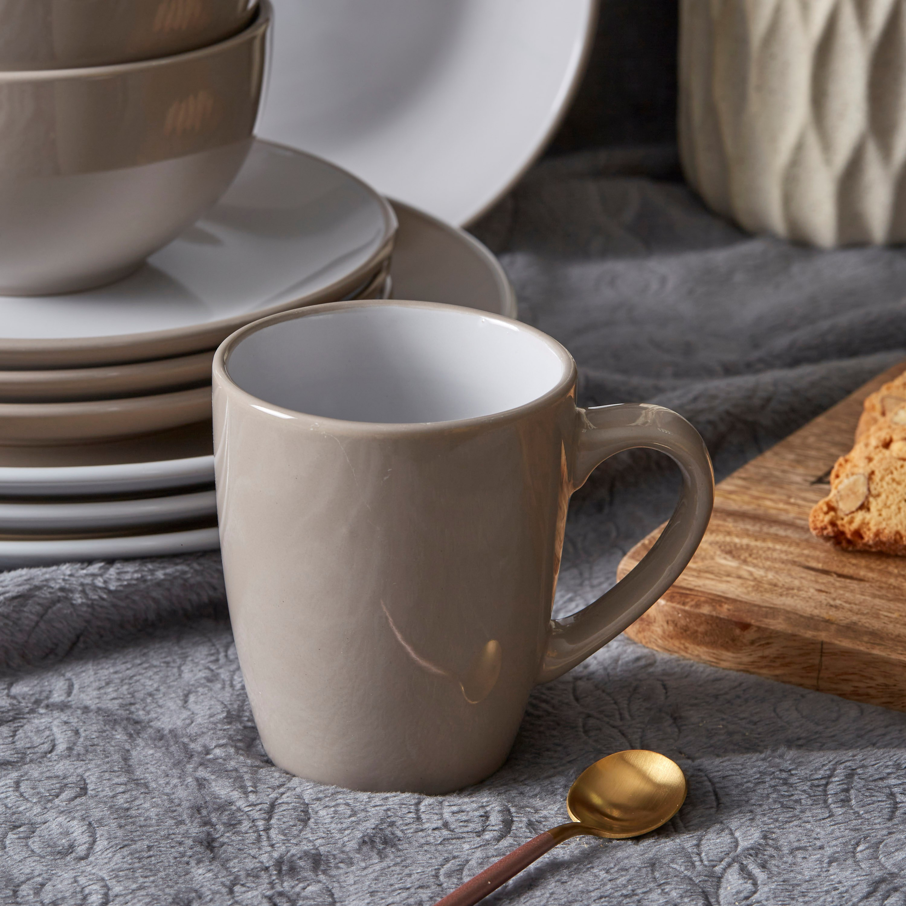 Elegenza 16-Piece Stoneware Dinner Set-hbxdecorandfurnishings-tabletop-crockery-image-2