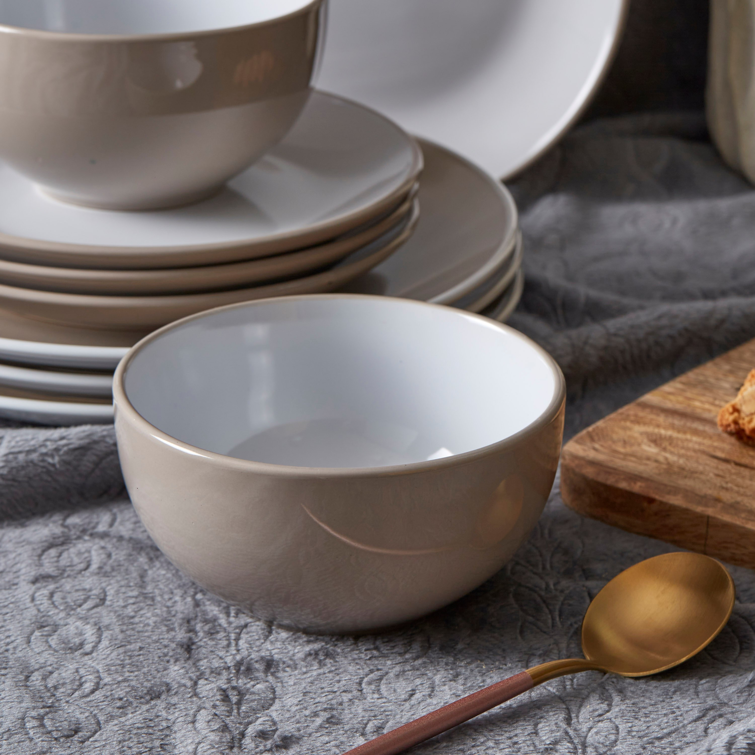 Elegenza 16-Piece Stoneware Dinner Set-hbxdecorandfurnishings-tabletop-crockery-image-3