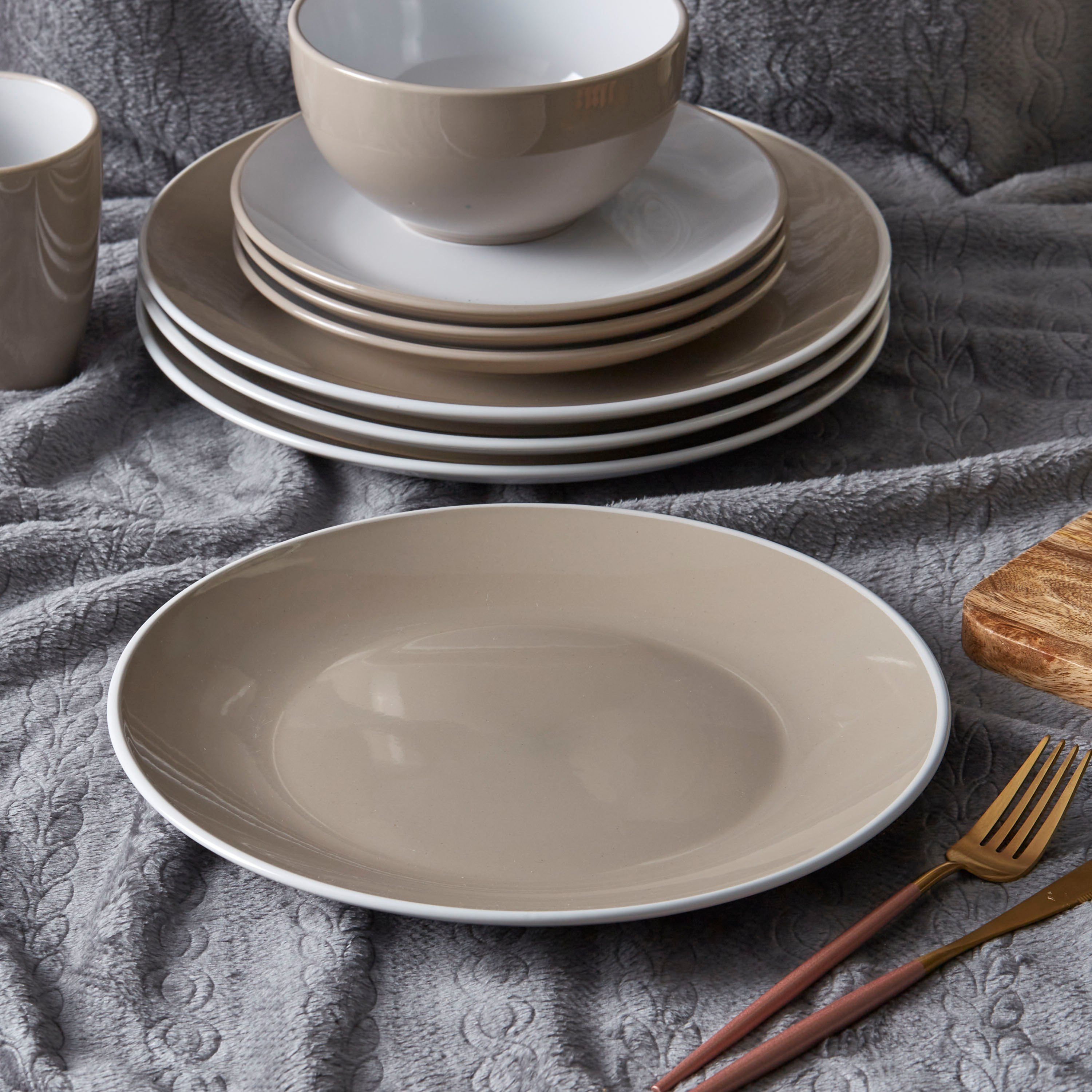 Elegenza 16-Piece Stoneware Dinner Set-hbxdecorandfurnishings-tabletop-crockery-image-5