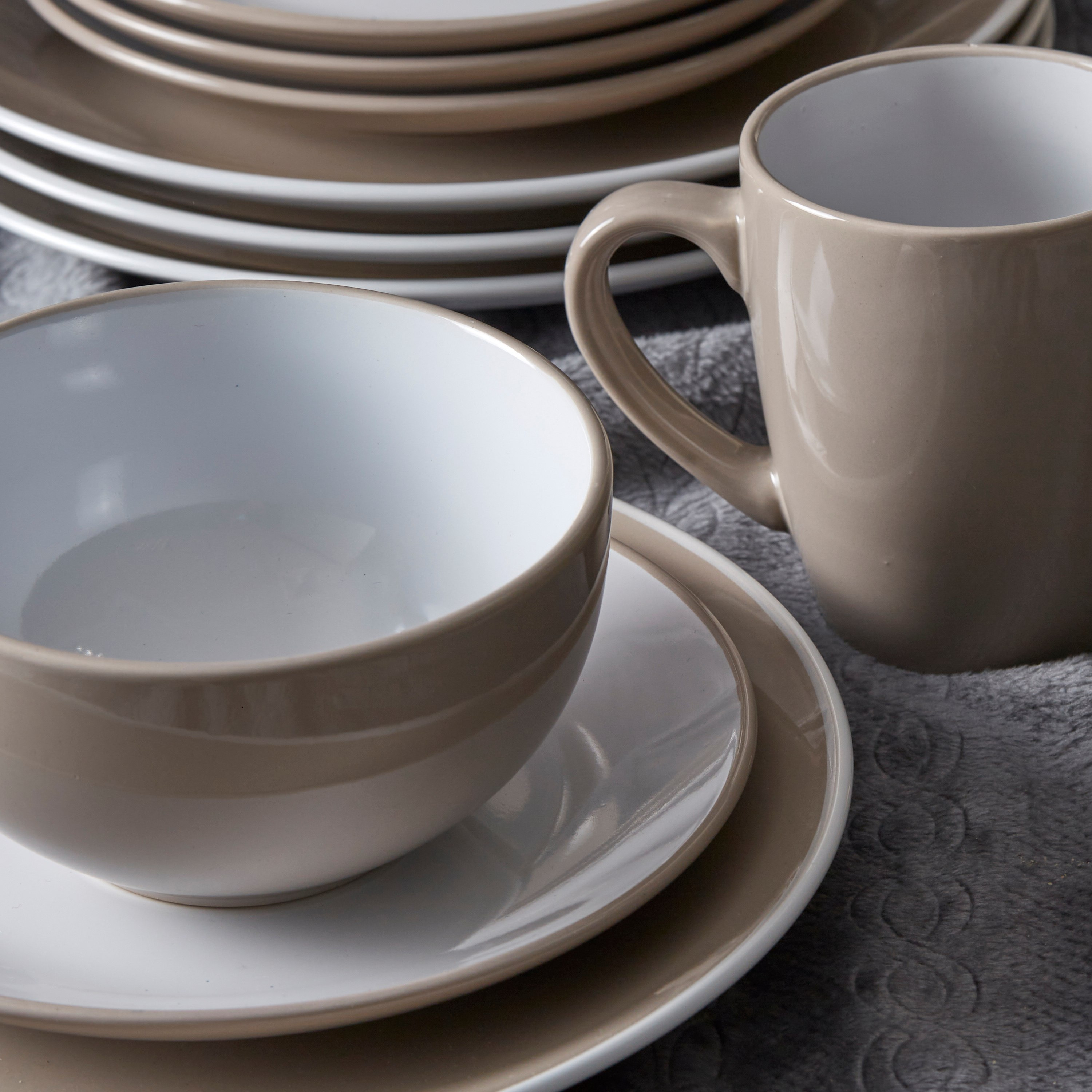 Elegenza 16-Piece Stoneware Dinner Set-hbxdecorandfurnishings-tabletop-crockery-image-6