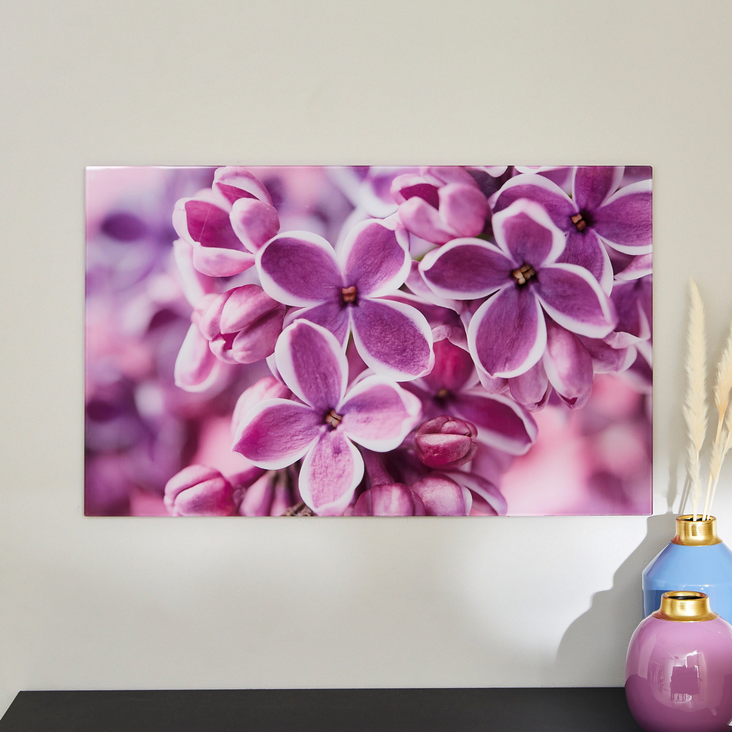 زينة حائط من الزجاج المعالج حراريًا بتصميم زهور من كلود - 60x1x40 سم-hbxhomeware-hbxdecorandfurnishings-image-1