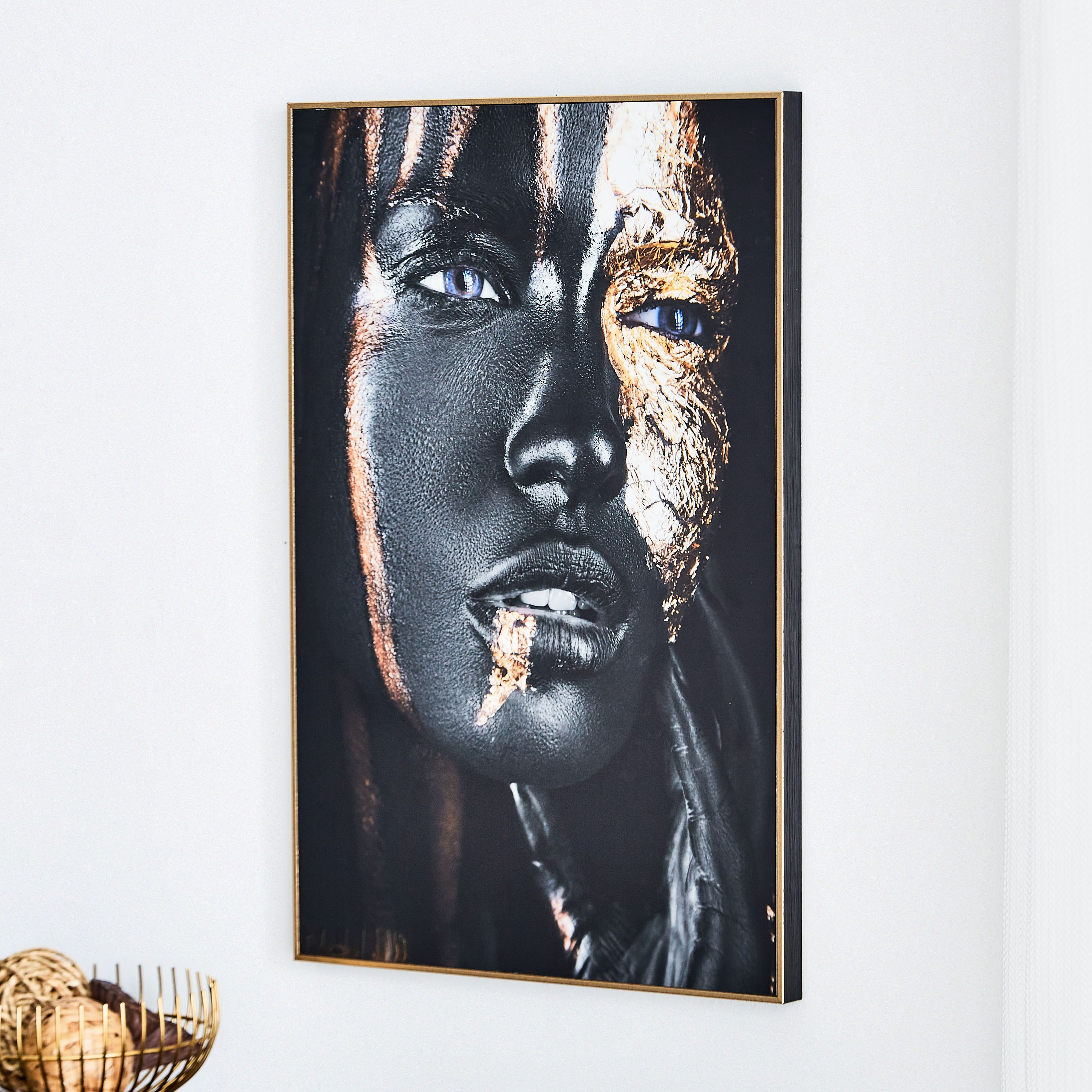 لوحة مؤطّرة لامعة بتصميم وجه إمراة إم دي أف من بيترا - 40x3x60 سم-hbxhomeware-hbxdecorandfurnishings-image-2