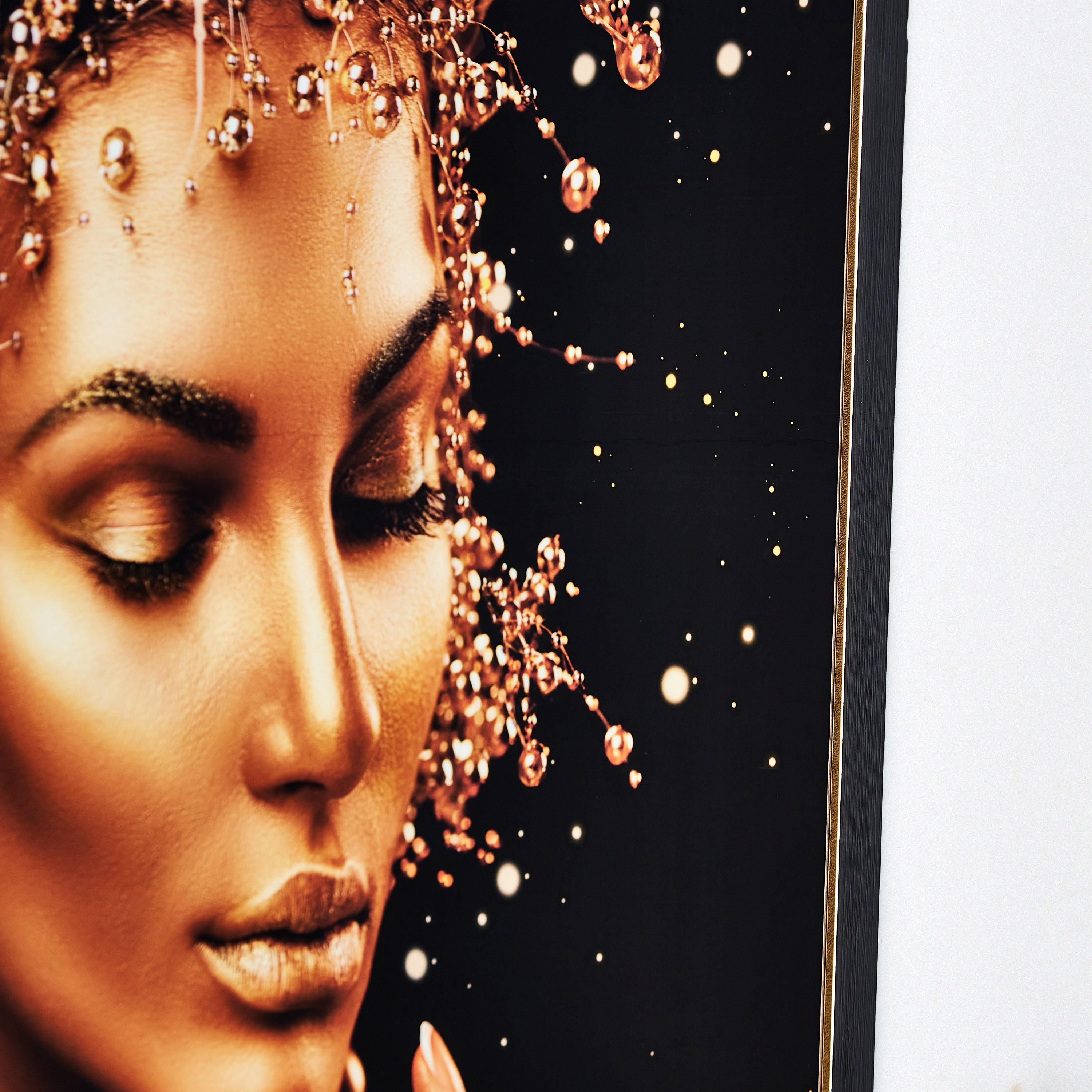 لوحة مؤطّرة إم دي أف بتصميم امرأة من بيترا - 60x3x90 سم-hbxhomeware-hbxdecorandfurnishings-image-3