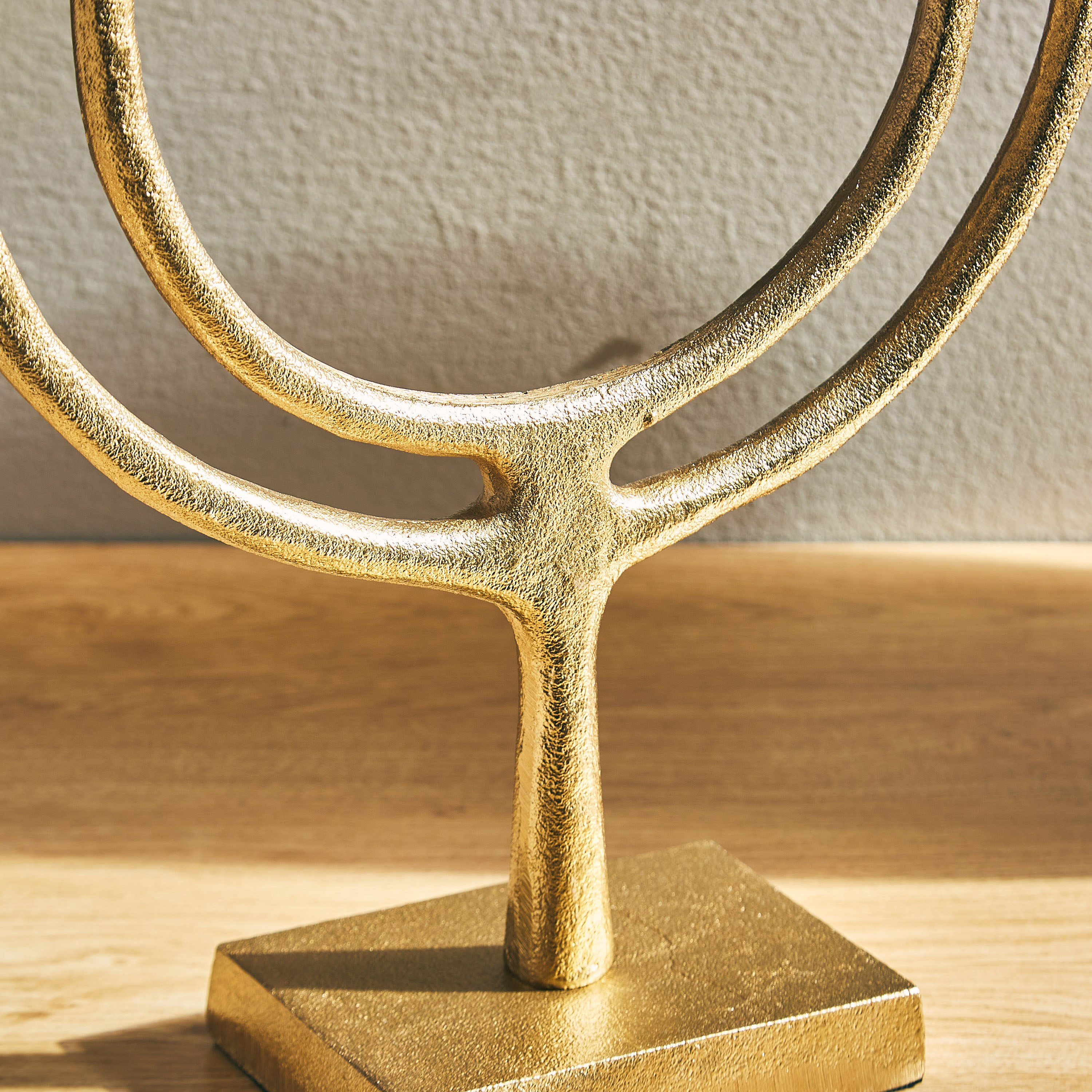 منحوتة معدنيّة مركزيّة بشكل قرص طويلة من إنارة - 29x10x42 سم-hbxhomeware-homedecor-figurinesandornaments-image-3