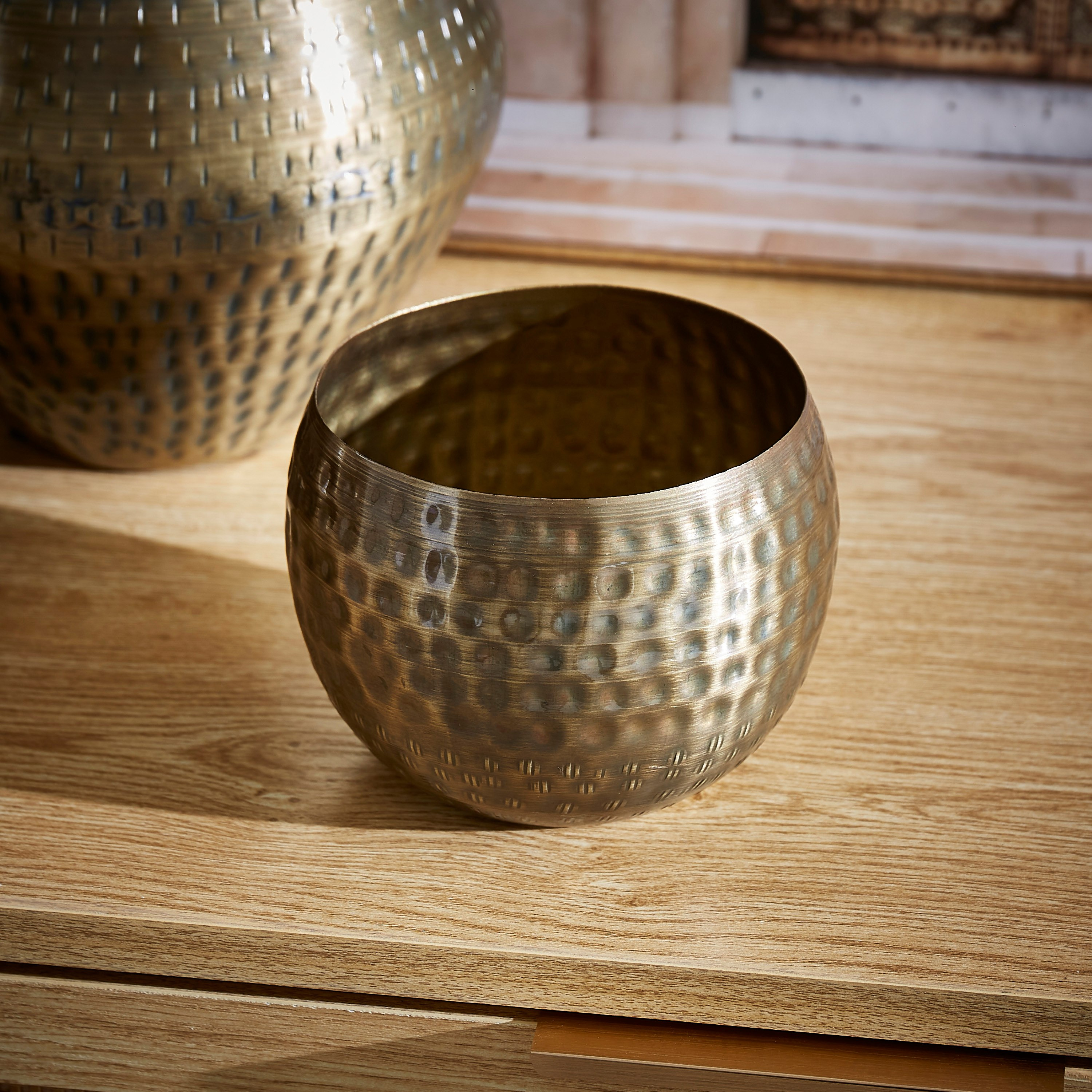 حامل شموع معدني صغير بارز الملمس من إنارة - 12×12×10 سم-hbxlivingroom-decorandaccessories-candleholders-image-2