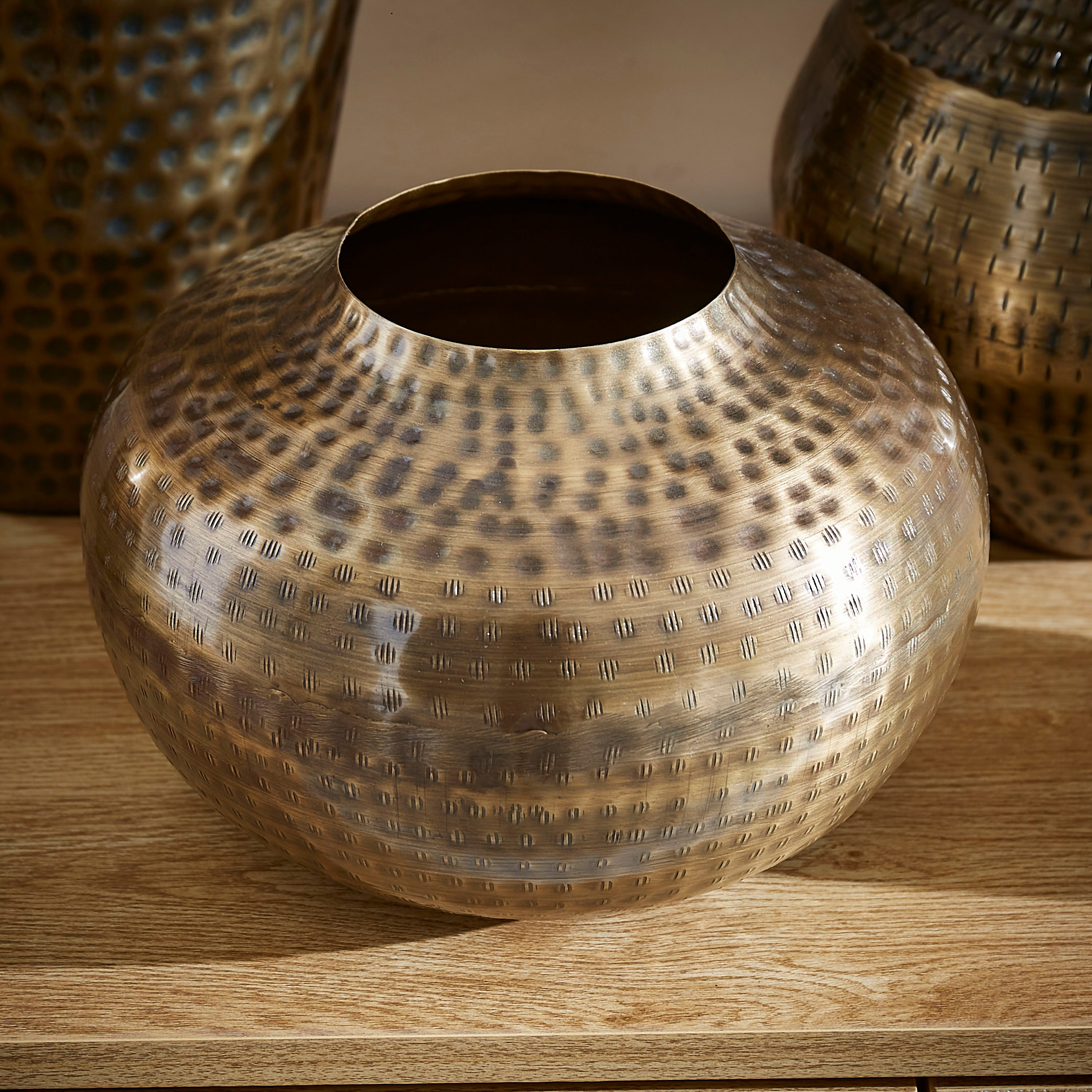 Inaara Metal Dhol Vase - 25x25x20 cm-hbxbedroom-decorandaccessories-vases-image-1