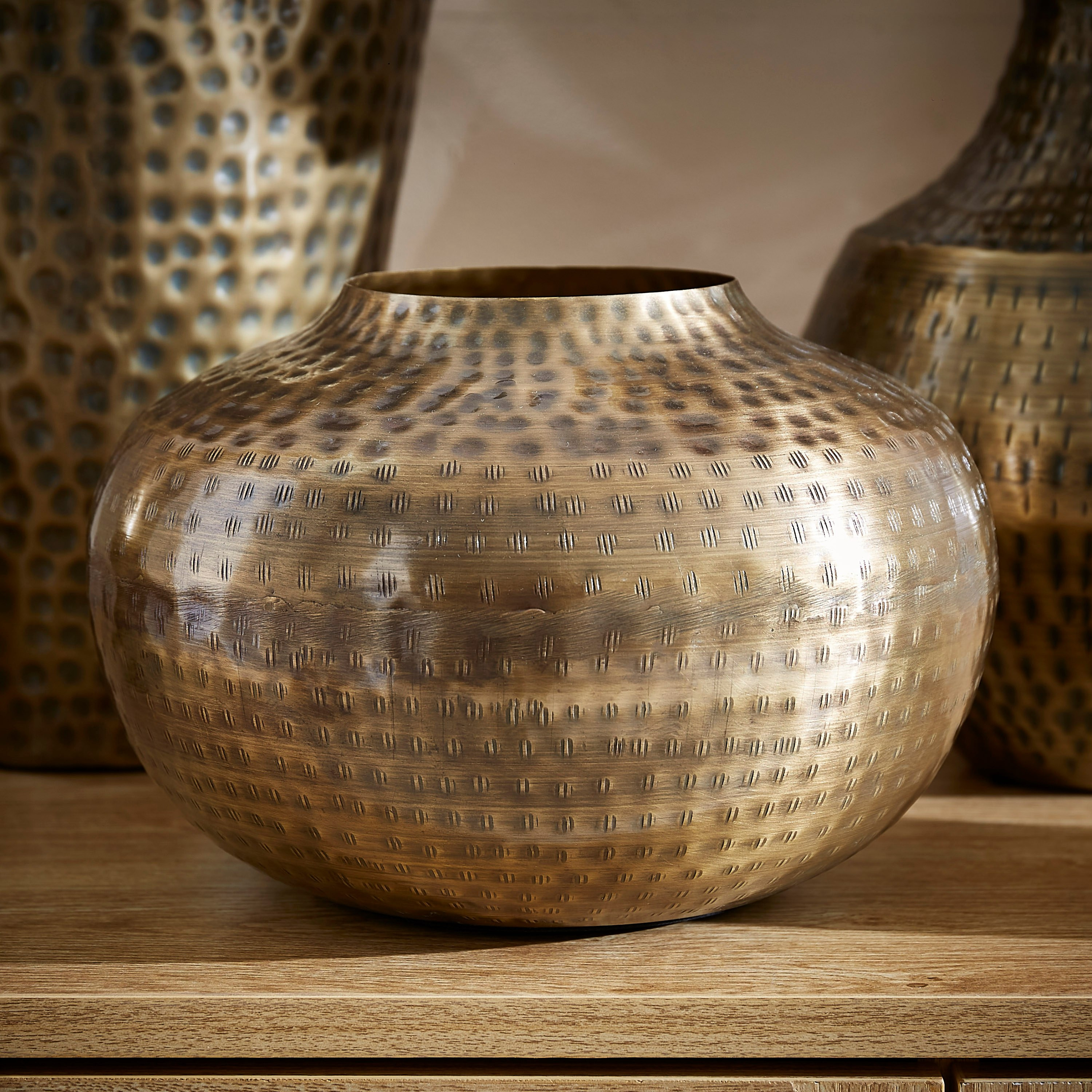 Inaara Metal Dhol Vase - 25x25x20 cm-hbxbedroom-decorandaccessories-vases-image-2