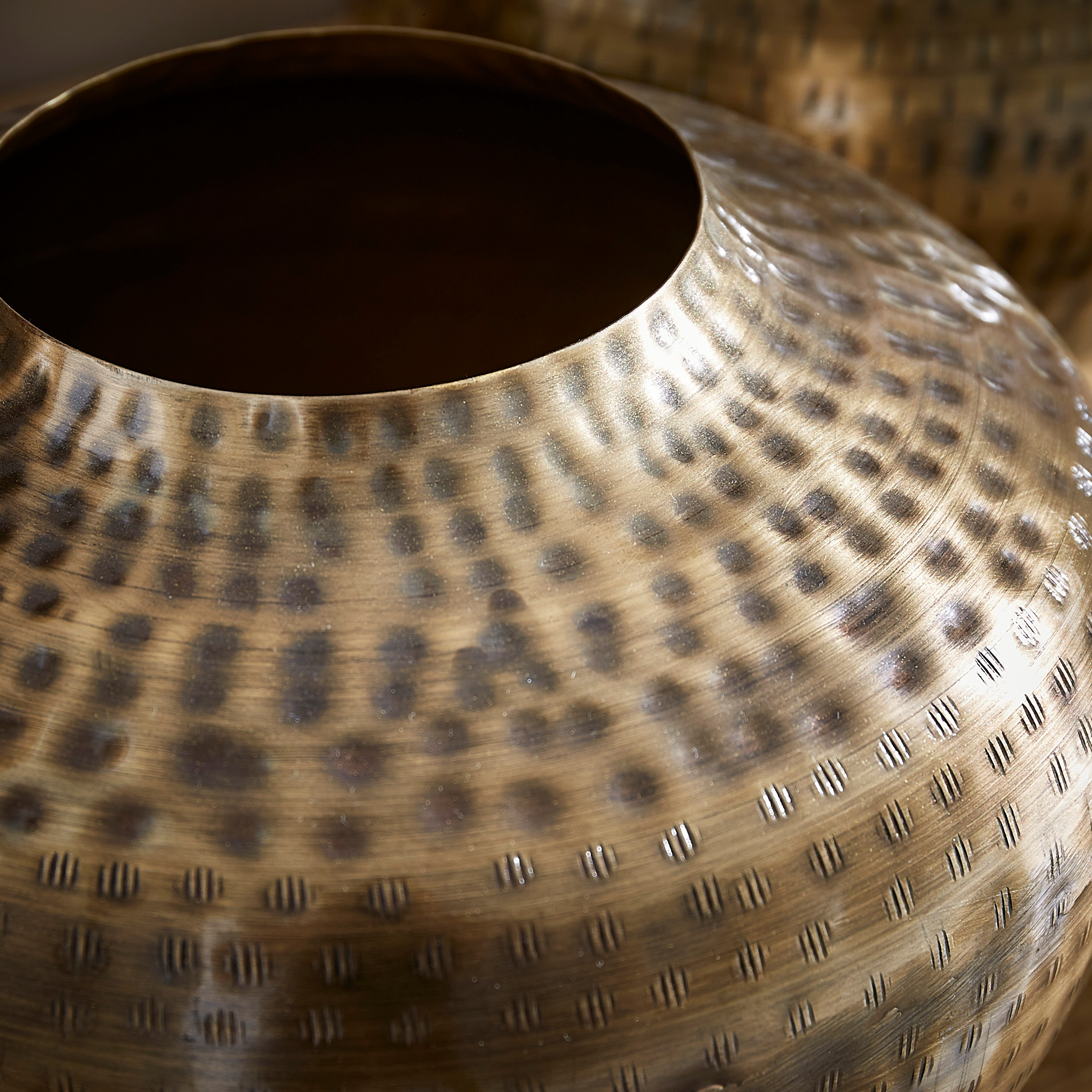 Inaara Metal Dhol Vase - 25x25x20 cm-hbxbedroom-decorandaccessories-vases-image-3