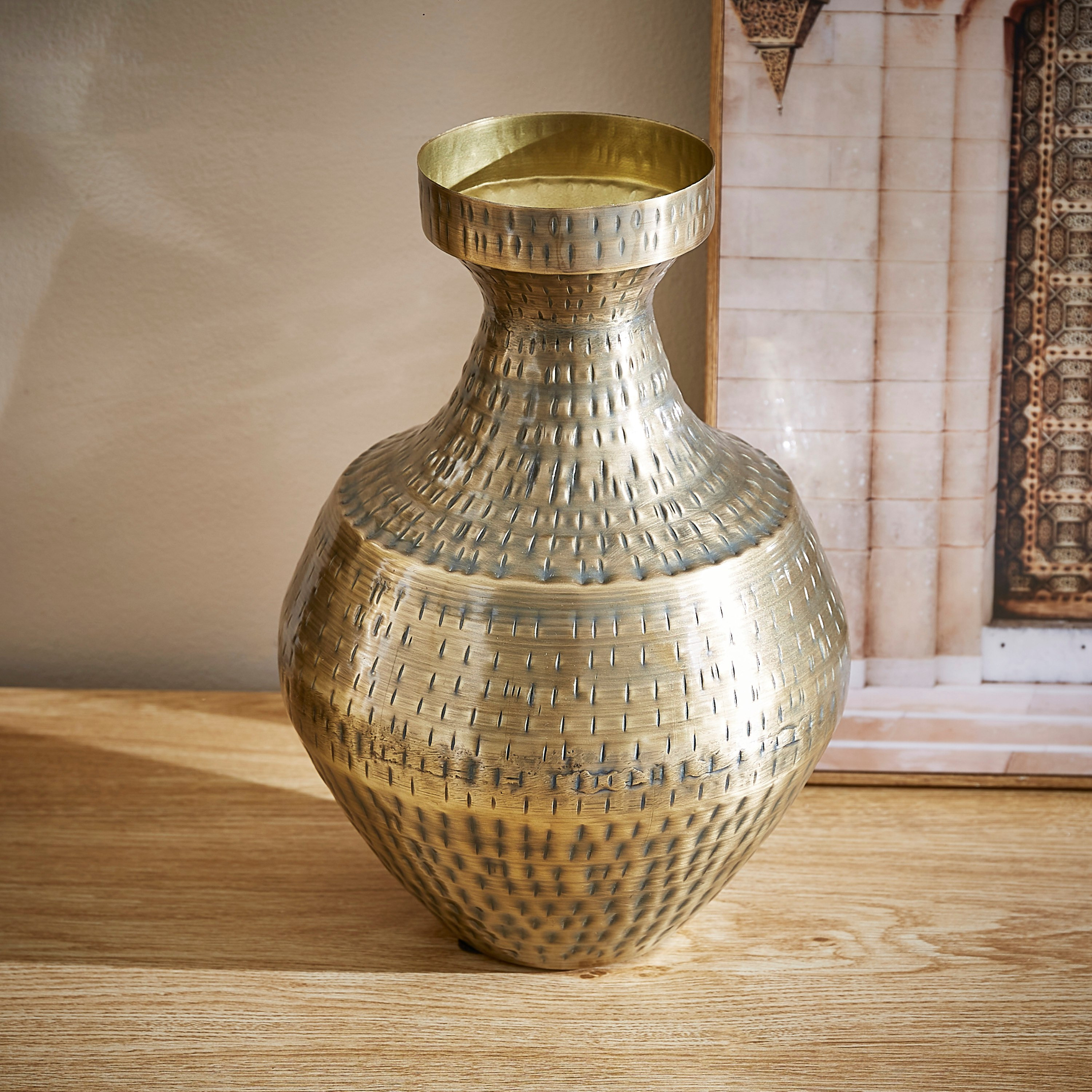 مزهرية ماتاكا معدنية بطابع تجريدي من إنارة - 21x21x30 سم-hbxbedroom-decorandaccessories-vases-image-2